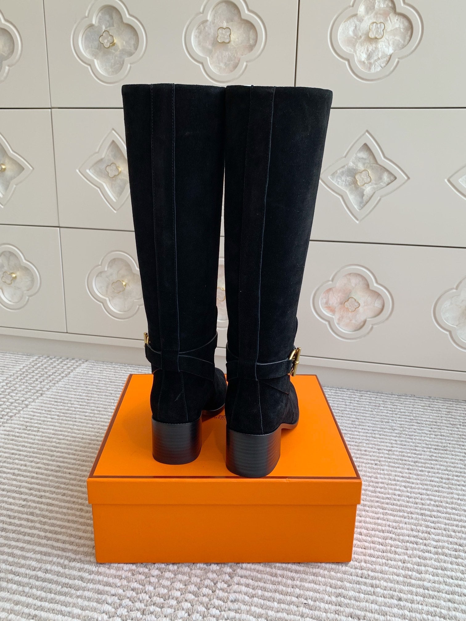 HM 25S TALL BOOTS 50 MM IN BLACK SUEDE WITH GOLD HARDWARE