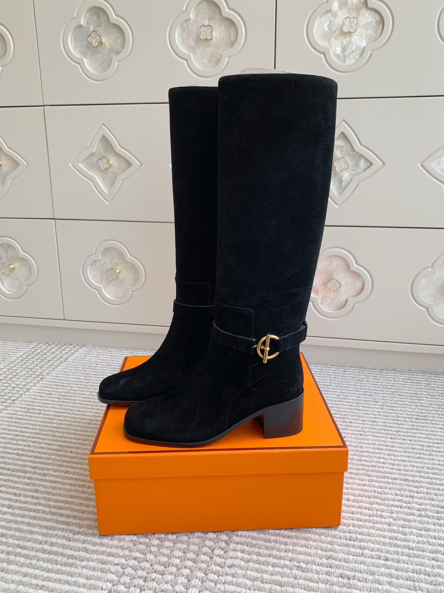 HM 25S TALL BOOTS 50 MM IN BLACK SUEDE WITH GOLD HARDWARE