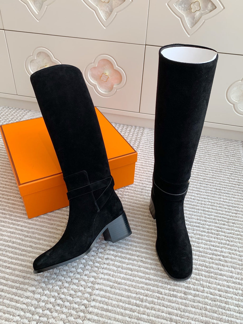 HM 25S TALL BOOTS 50 MM IN BLACK SUEDE WITH GOLD HARDWARE