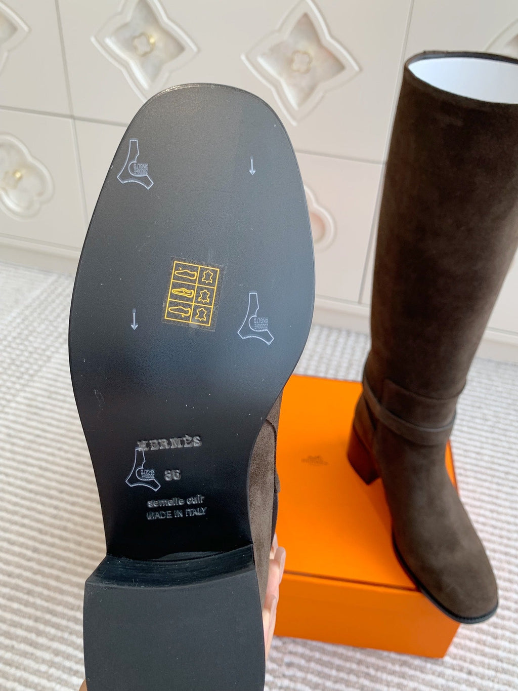 HM 25S TALL BOOTS 50 MM IN DARK BROWN SUEDE WITH GOLD HARDWARE