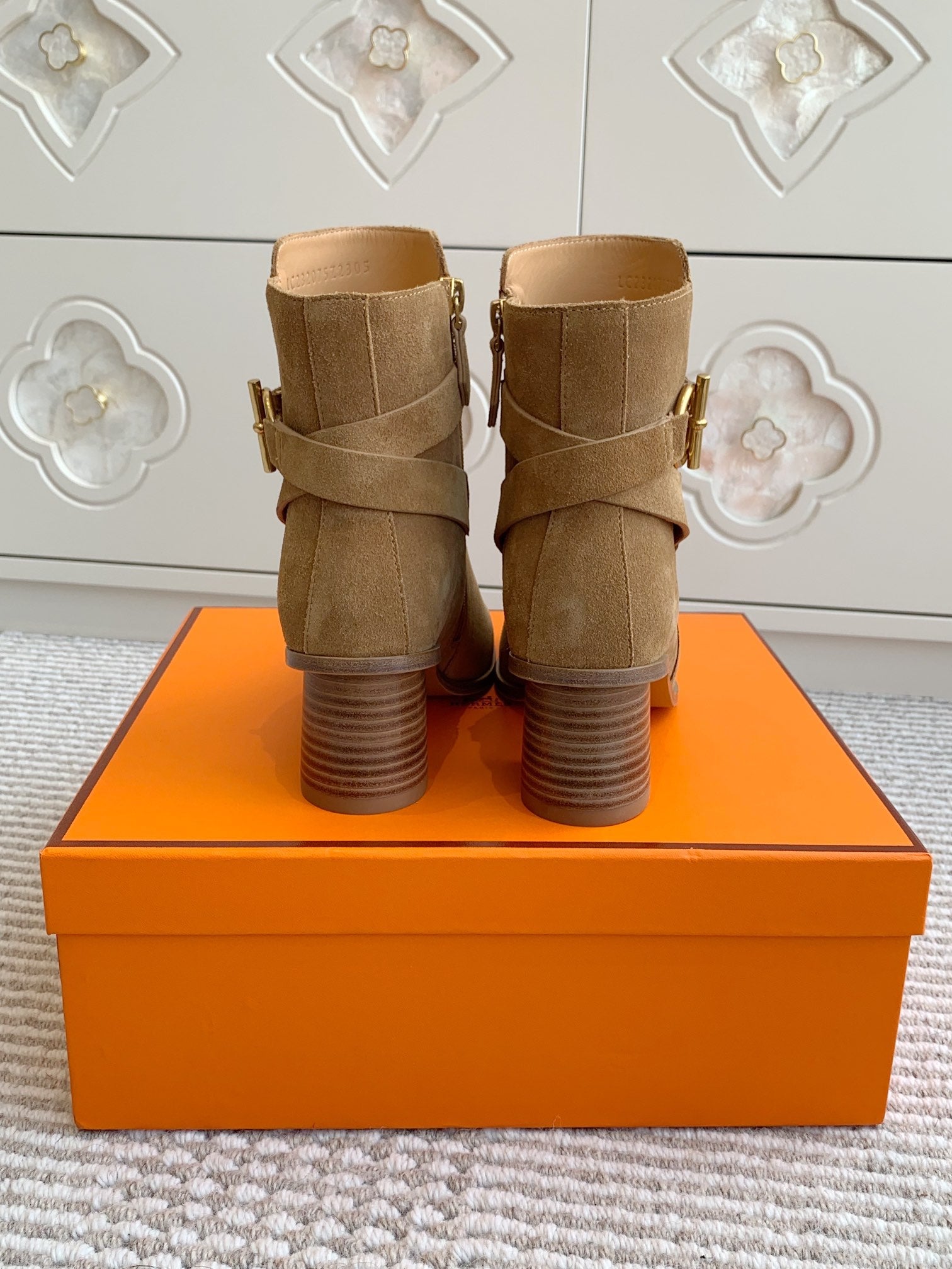 HM 25S ANKLE BOOTS 50 MM IN BROWN SUEDE WITH GOLD HARDWARE