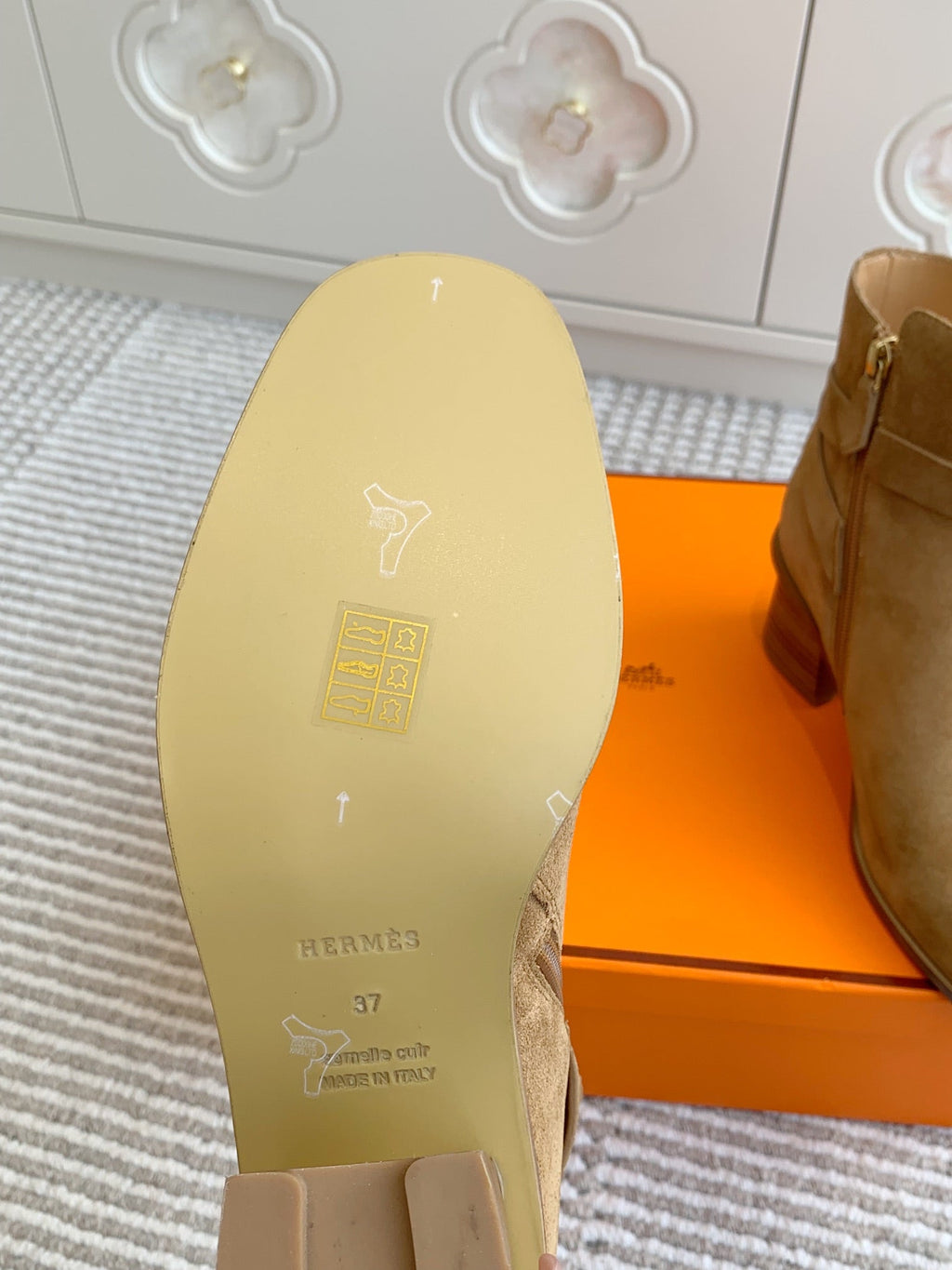 HM 25S ANKLE BOOTS 50 MM IN BROWN SUEDE WITH GOLD HARDWARE