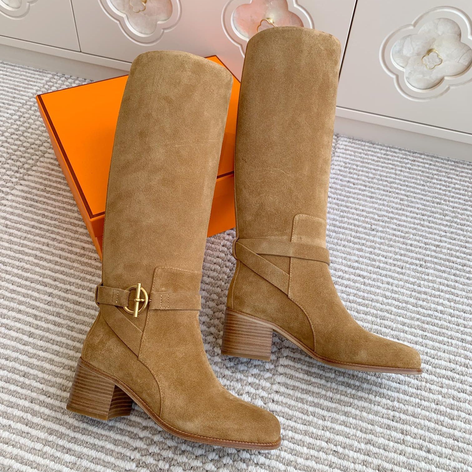 HM 25S TALL BOOTS 50 MM IN BROWN SUEDE WITH GOLD HARDWARE