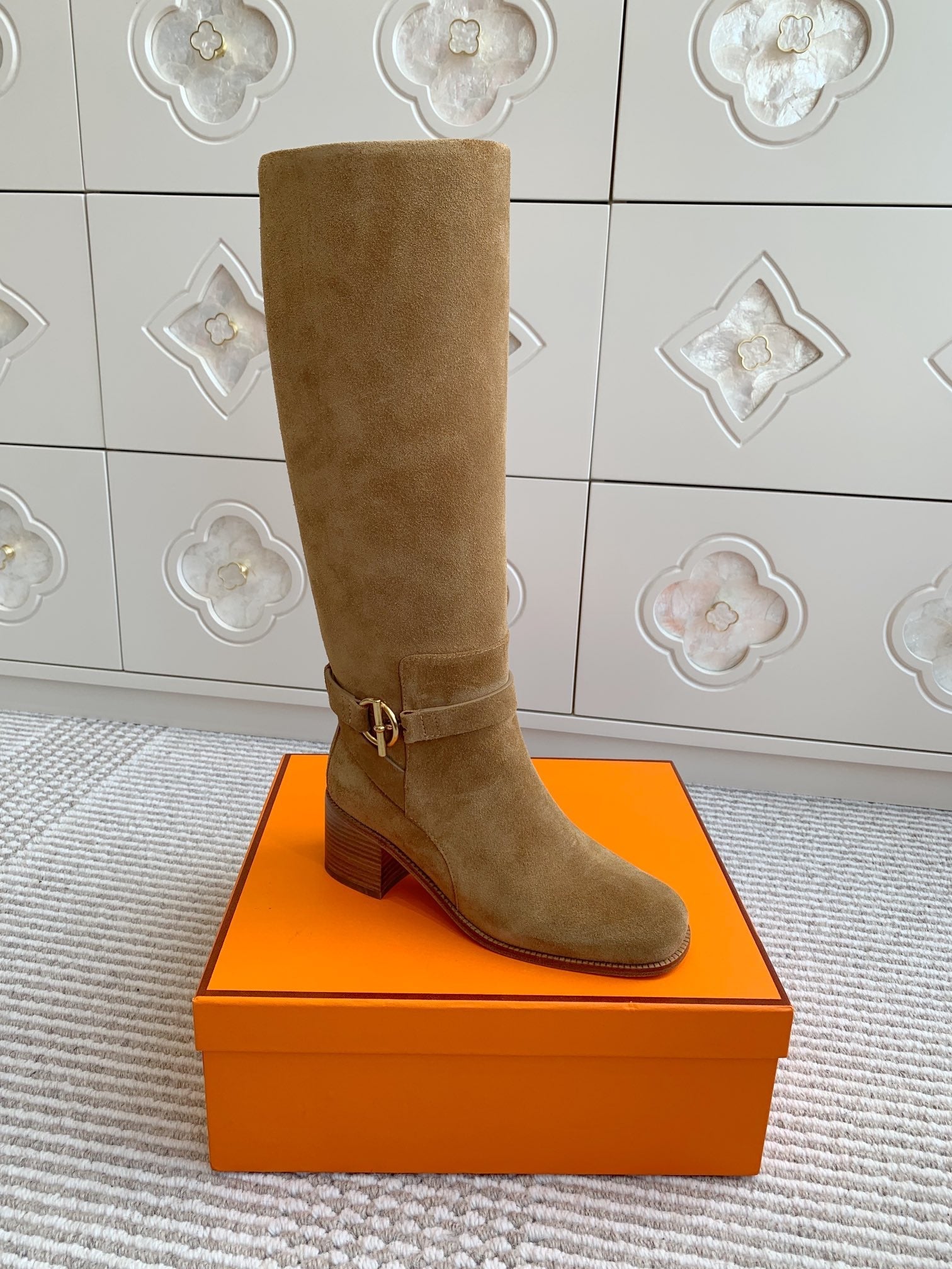 HM 25S TALL BOOTS 50 MM IN BROWN SUEDE WITH GOLD HARDWARE