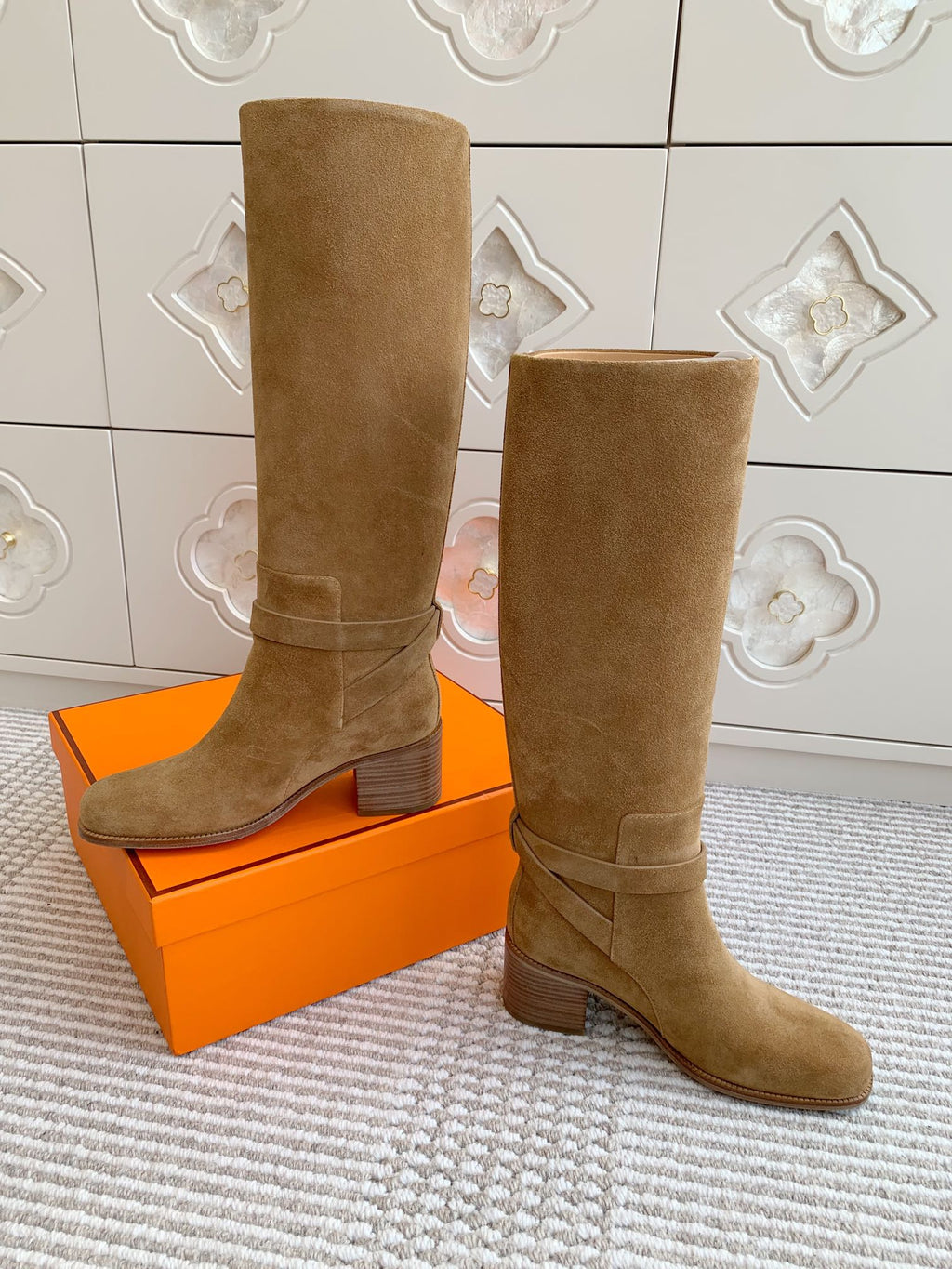 HM 25S TALL BOOTS 50 MM IN BROWN SUEDE WITH GOLD HARDWARE