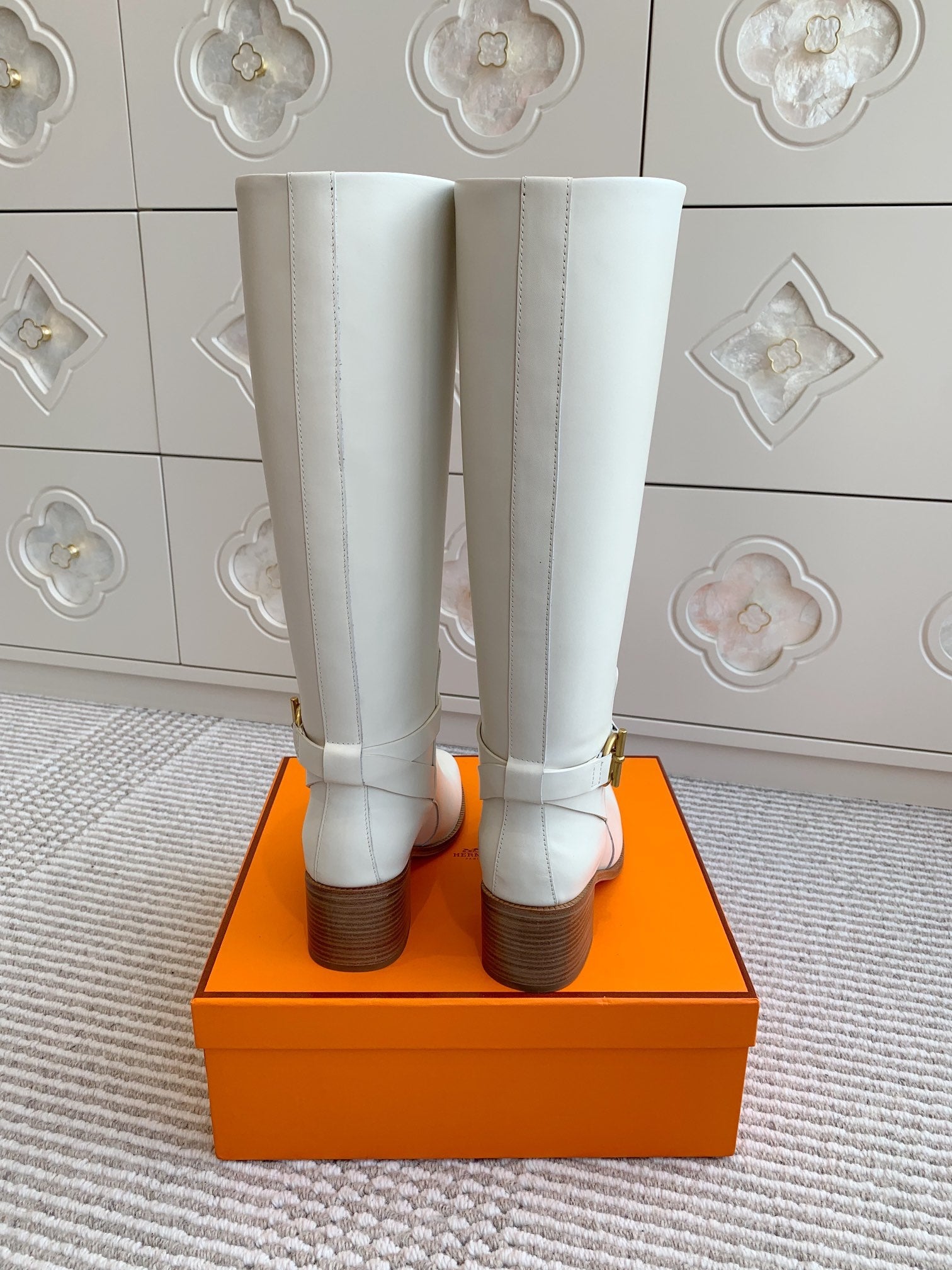 HM 25S TALL BOOTS 50 MM IN WHITE CALFSKIN WITH GOLD HARDWARE