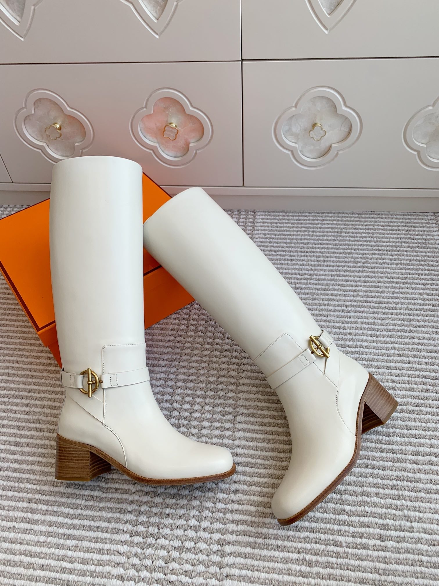 HM 25S TALL BOOTS 50 MM IN WHITE CALFSKIN WITH GOLD HARDWARE