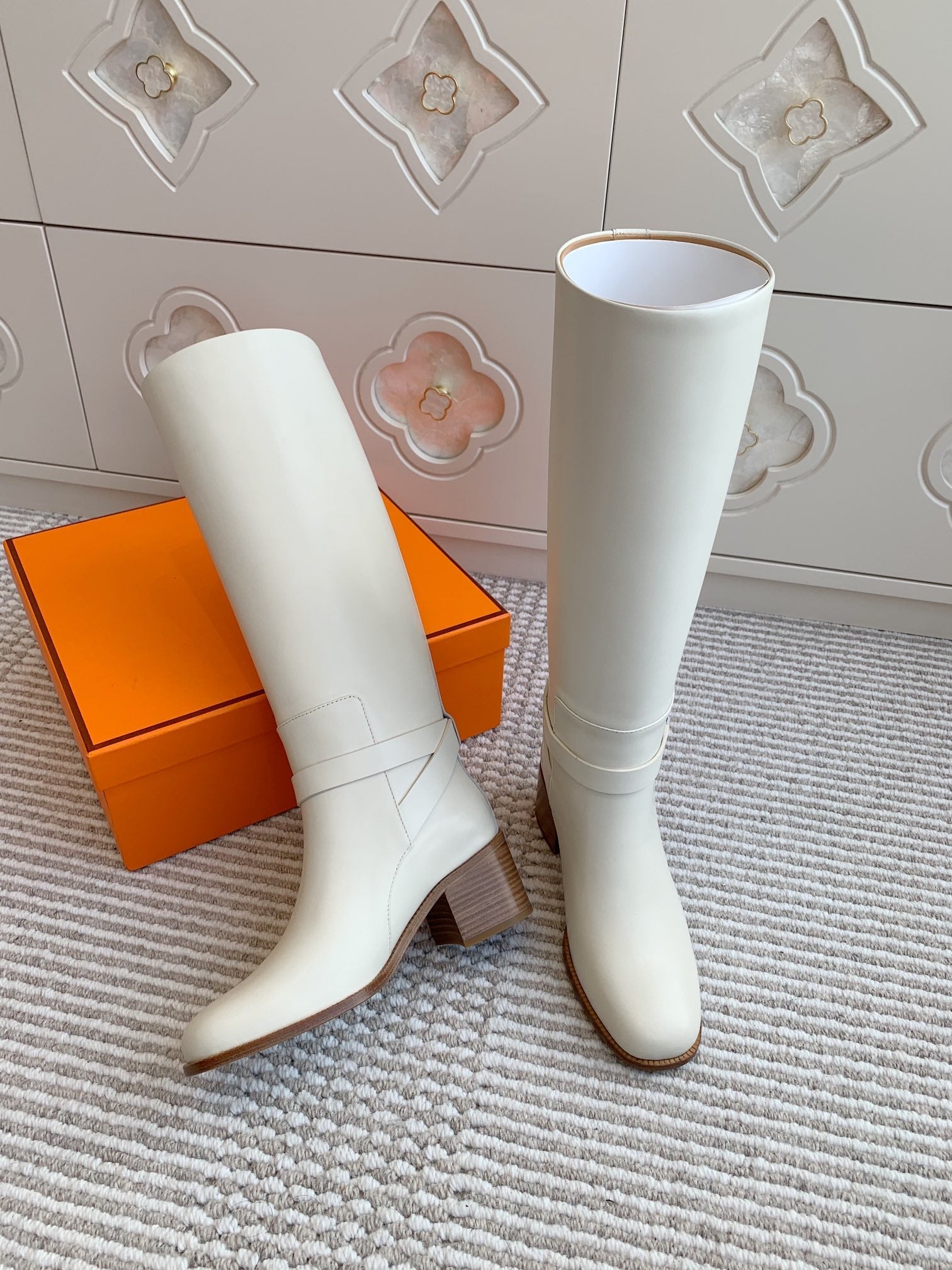 HM 25S TALL BOOTS 50 MM IN WHITE CALFSKIN WITH GOLD HARDWARE
