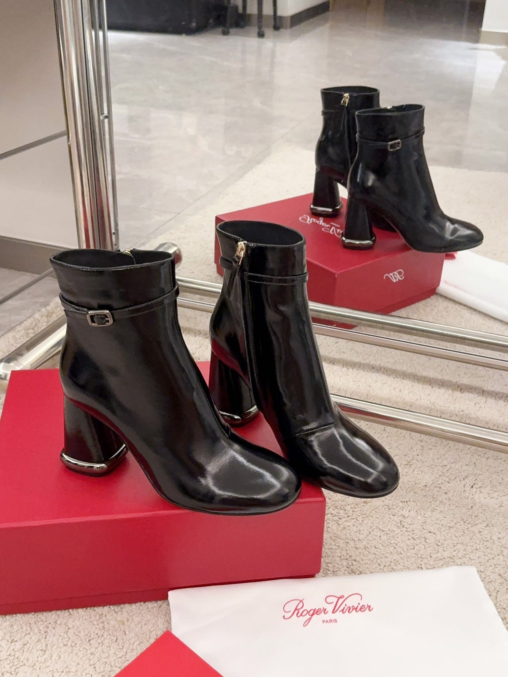 VIV' PODIUM BOOTIES IN BLACK LAMBSKIN