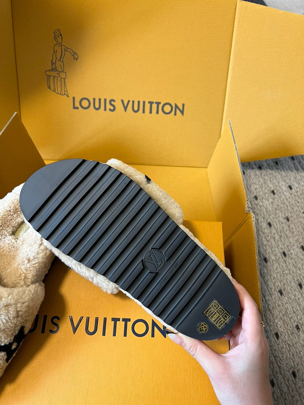 SLIPPER IN CAMEL BEIGE MIX BLACK FLEECE