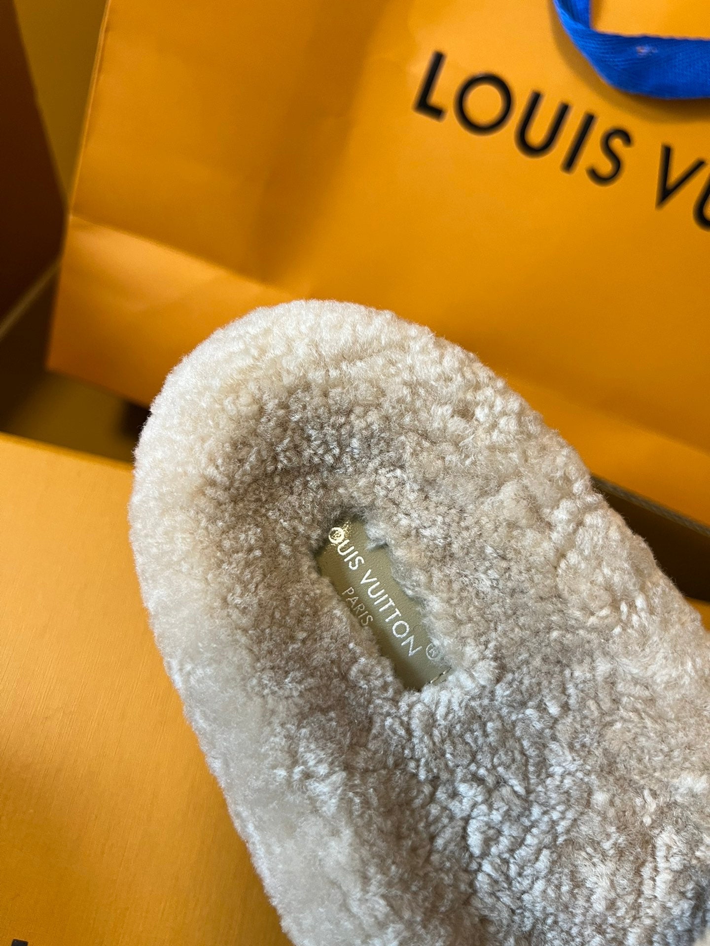 SLIPPER IN CAMEL BEIGE MIX BLACK FLEECE