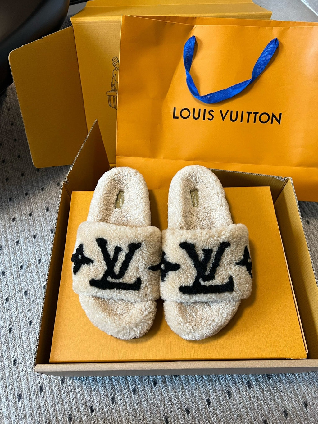 SLIPPER IN CAMEL BEIGE MIX BLACK FLEECE