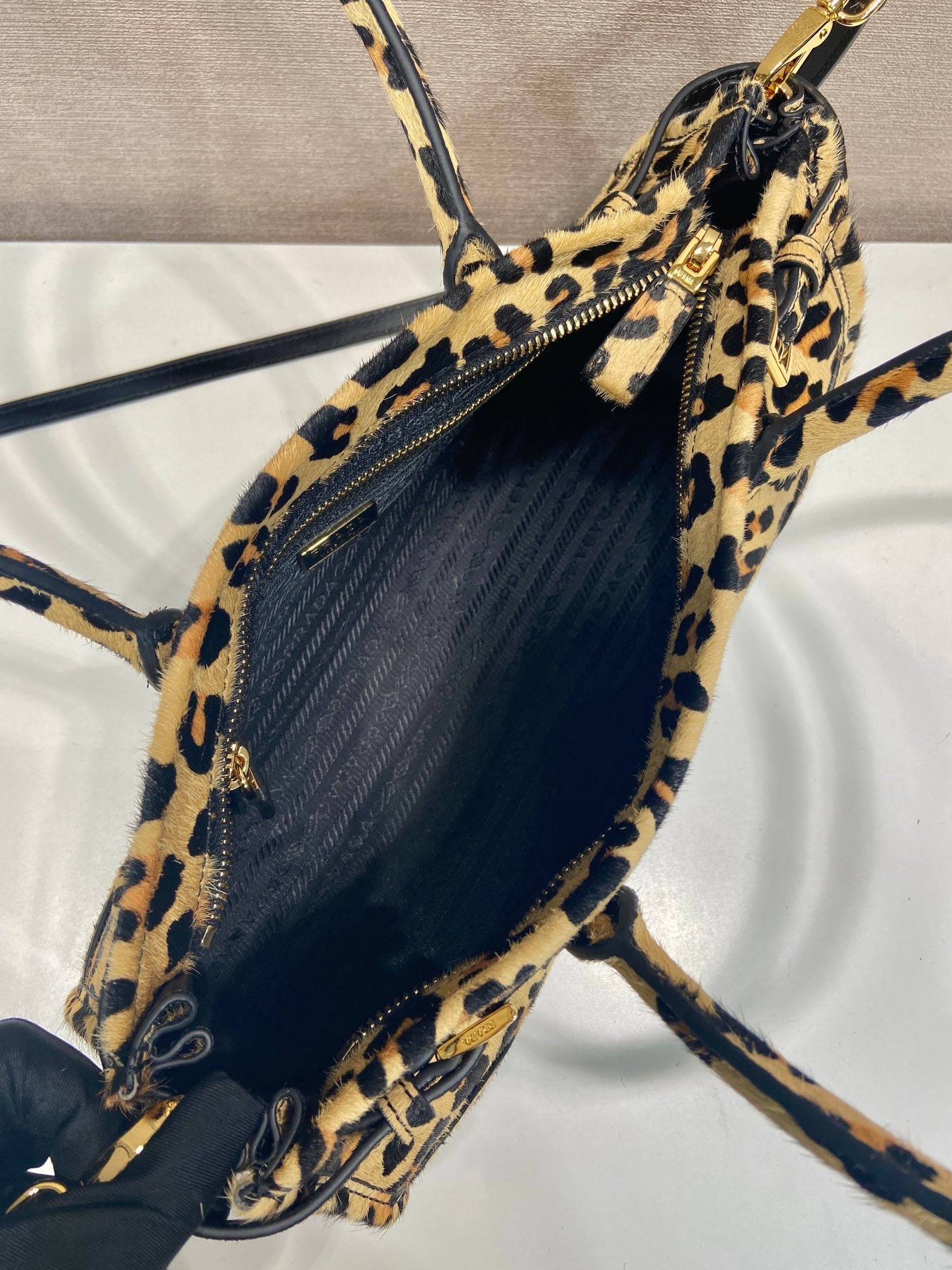 TOP HANDLE BAG 32 IN LEOPARD PRINT LEATHER