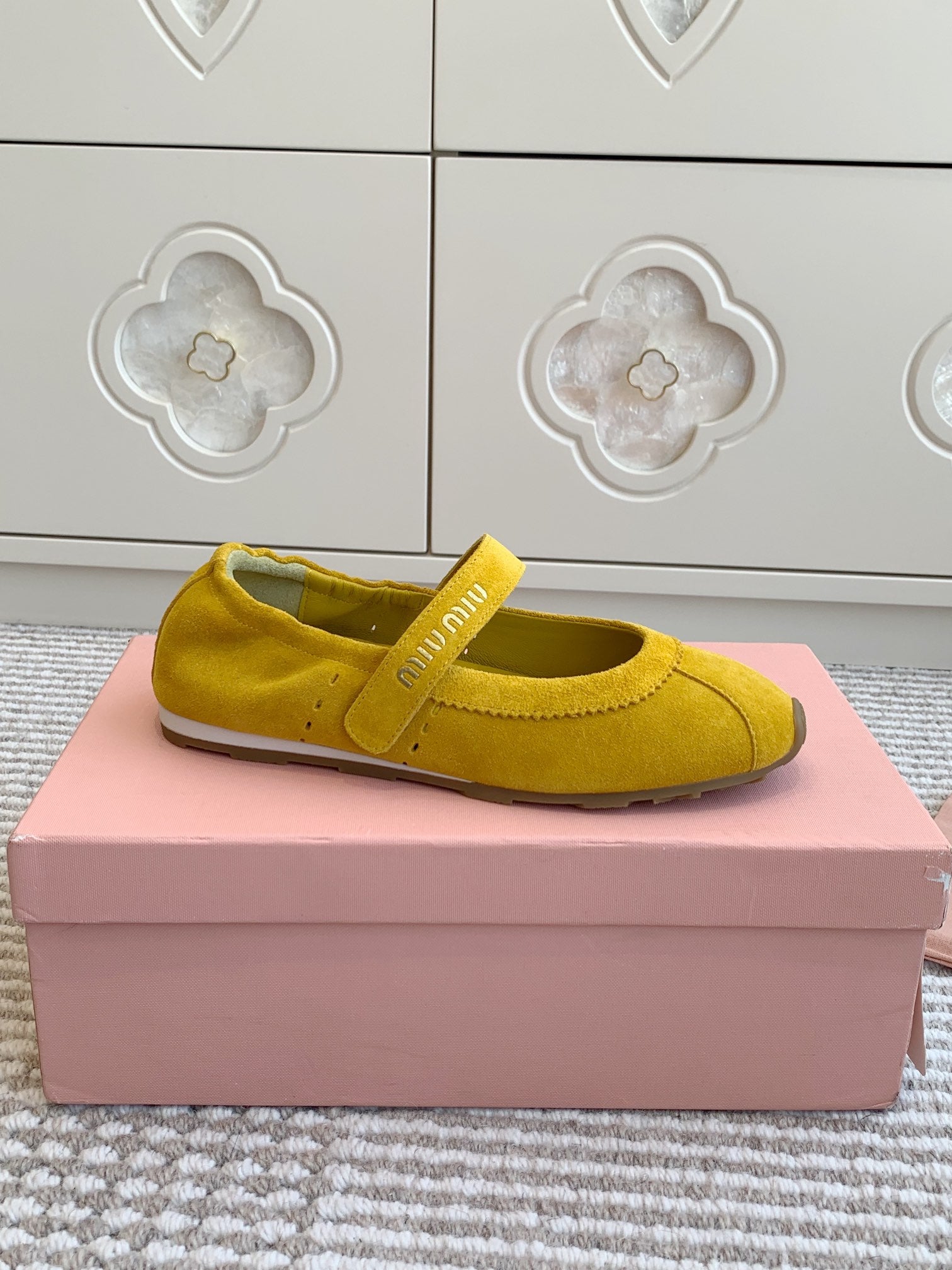 MARY JANE FLATS IN YELLOW SUEDE