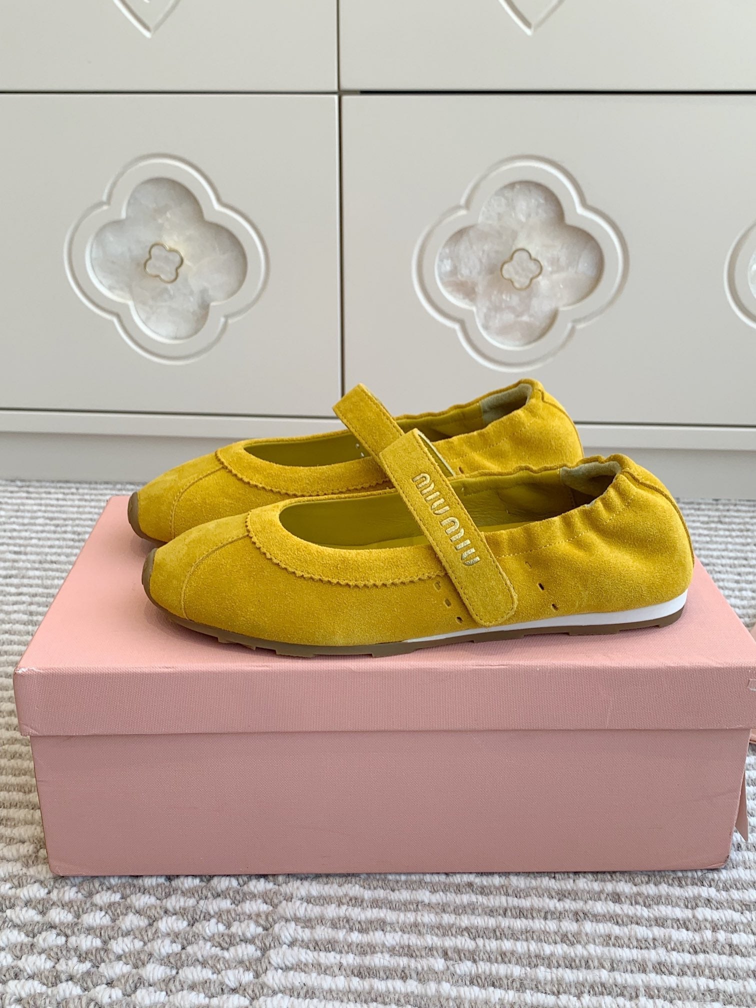 MARY JANE FLATS IN YELLOW SUEDE