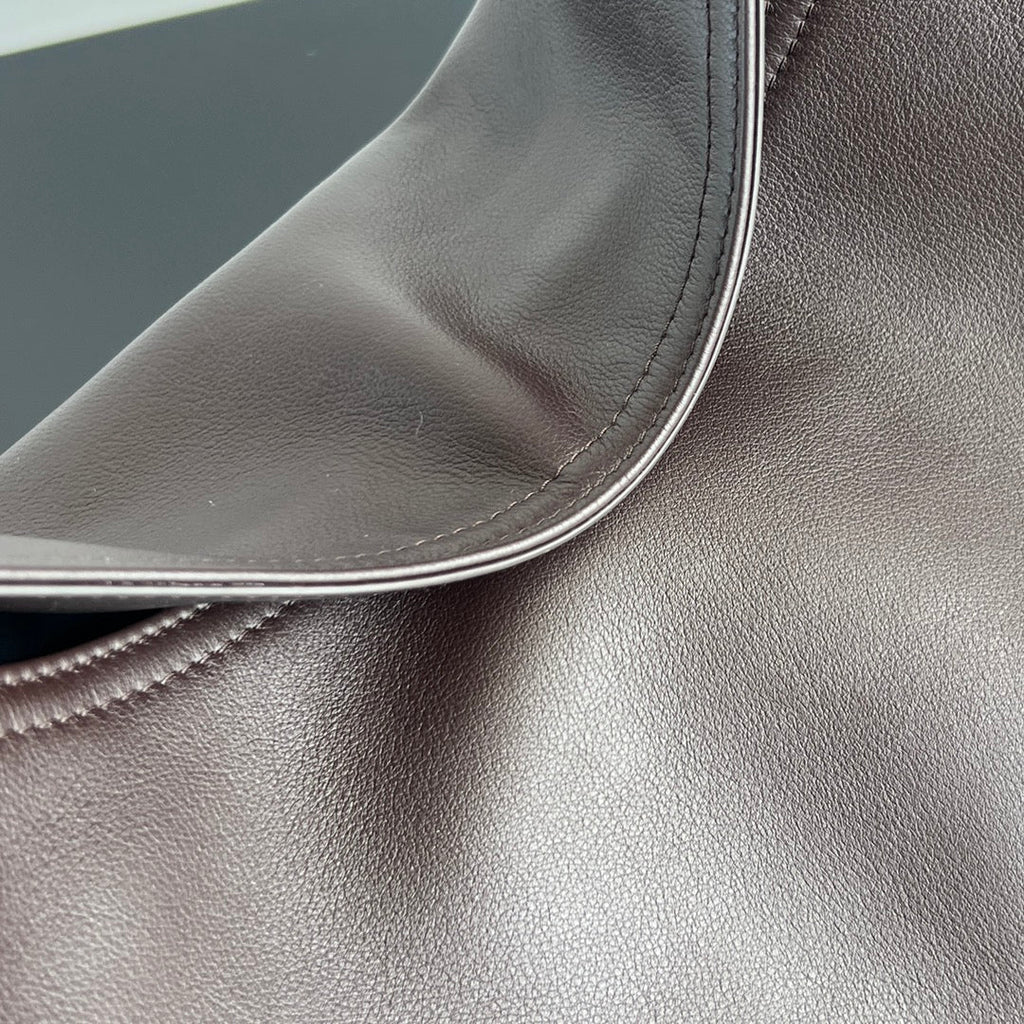 LARGE HOP 46 IN CHOCOLATE LAMBSKIN