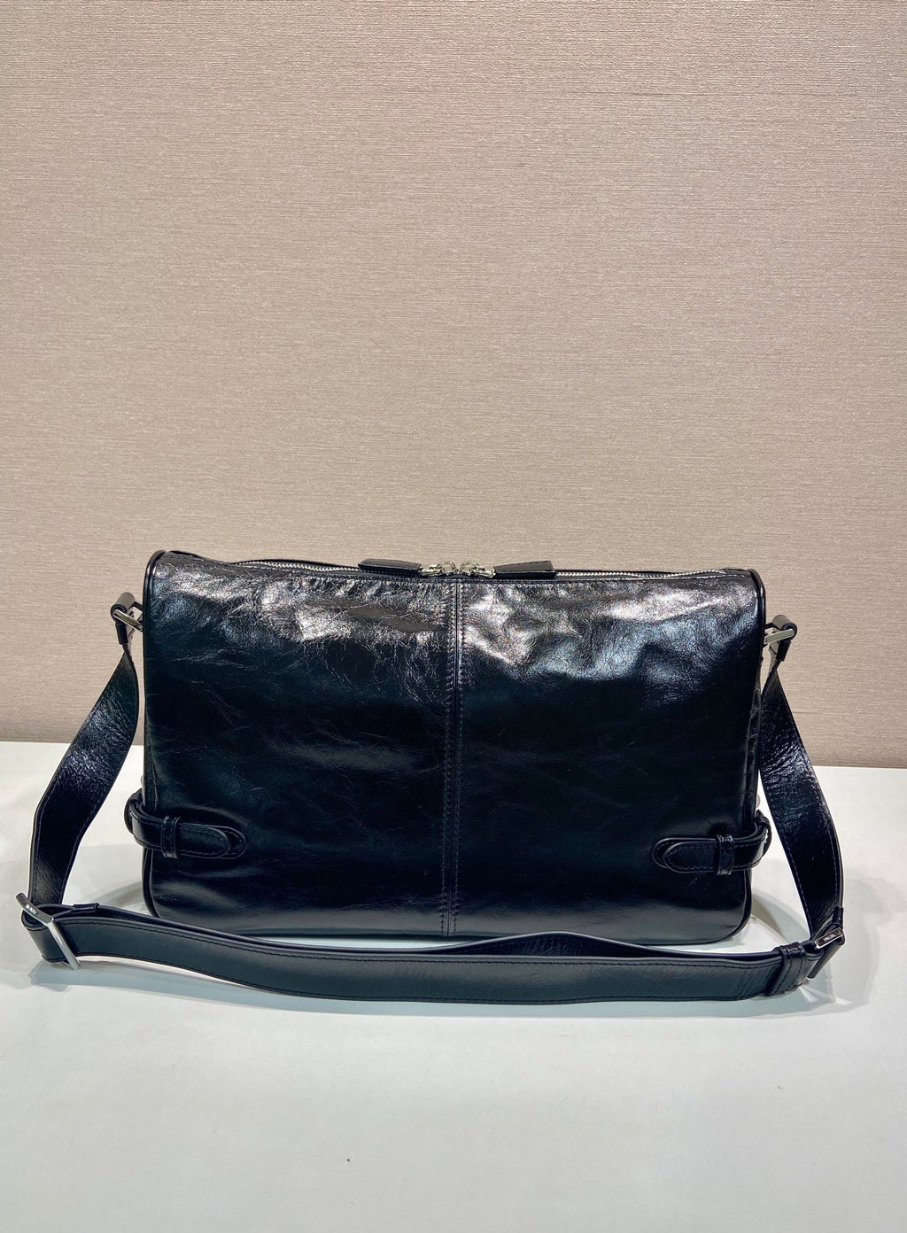 HOBO BAG 35 IN BLACK OIL WAX LAMBSKIN SILVER LOGO