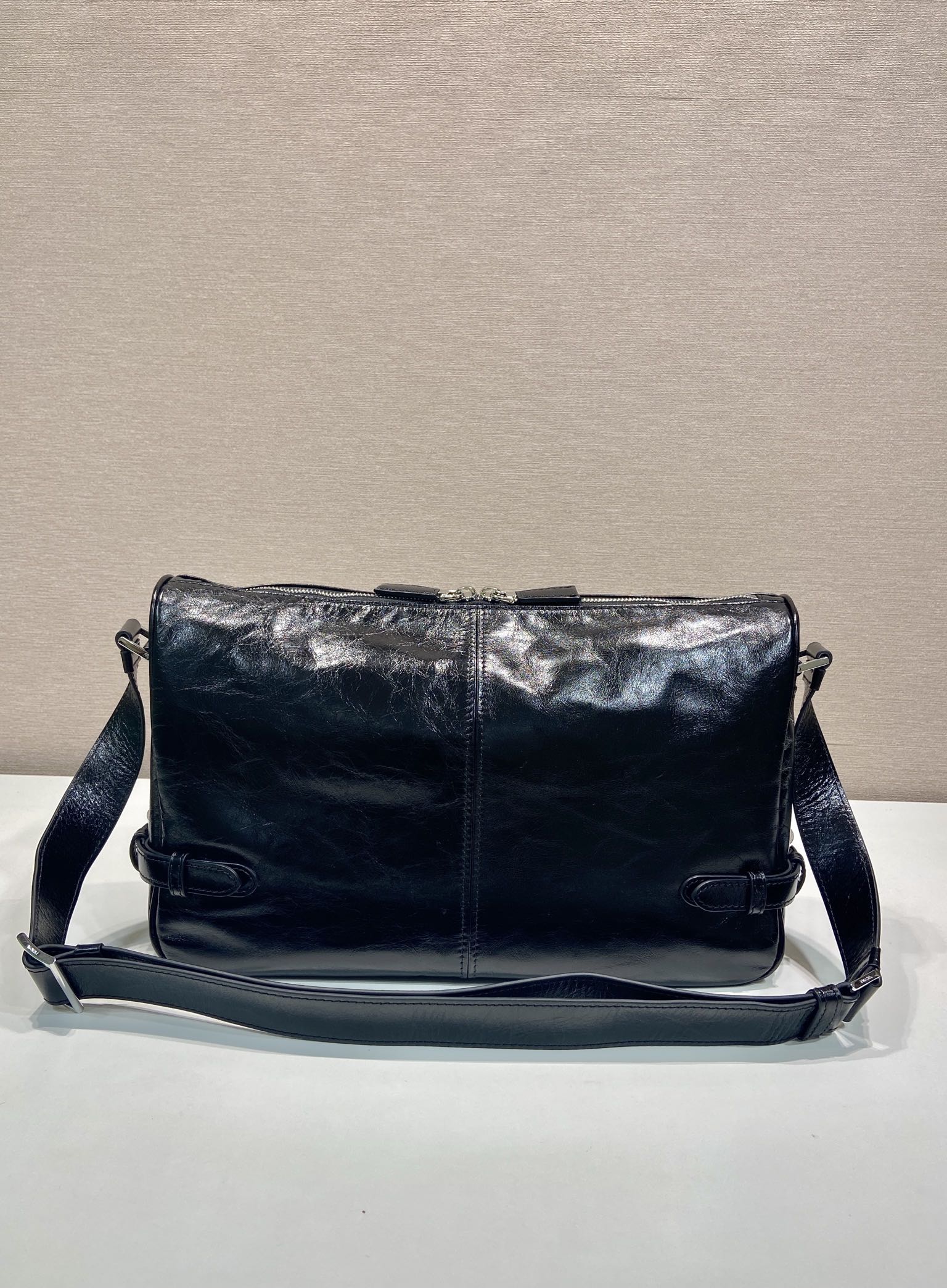 HOBO BAG 35 IN BLACK OIL WAX LAMBSKIN SILVER LOGO