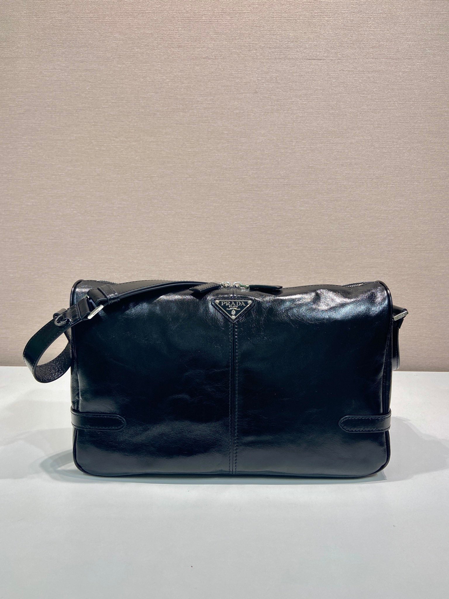 HOBO BAG 35 IN BLACK OIL WAX LAMBSKIN SILVER LOGO