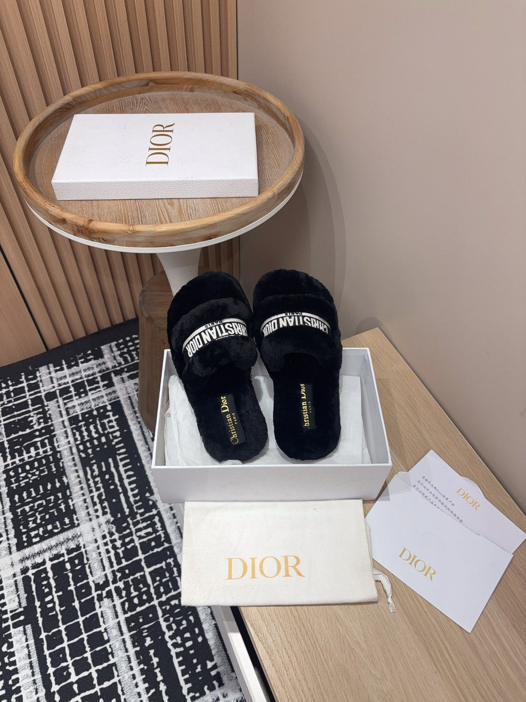 THICK-SOLE SLIPPERS BLACK SHEARLING WITH EMBROIDERED LOGO