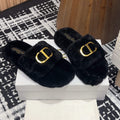 THICK-SOLE SLIPPER IN BLACK FLEECE WITH GOLD LOGO