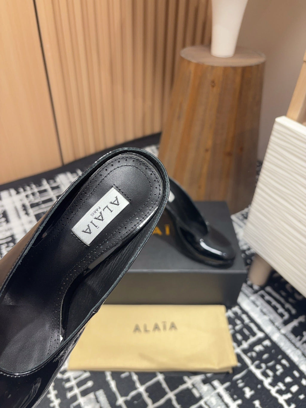 HIGH-HEEL 10 CM MULES IN BLACK PATENT CALFSKIN