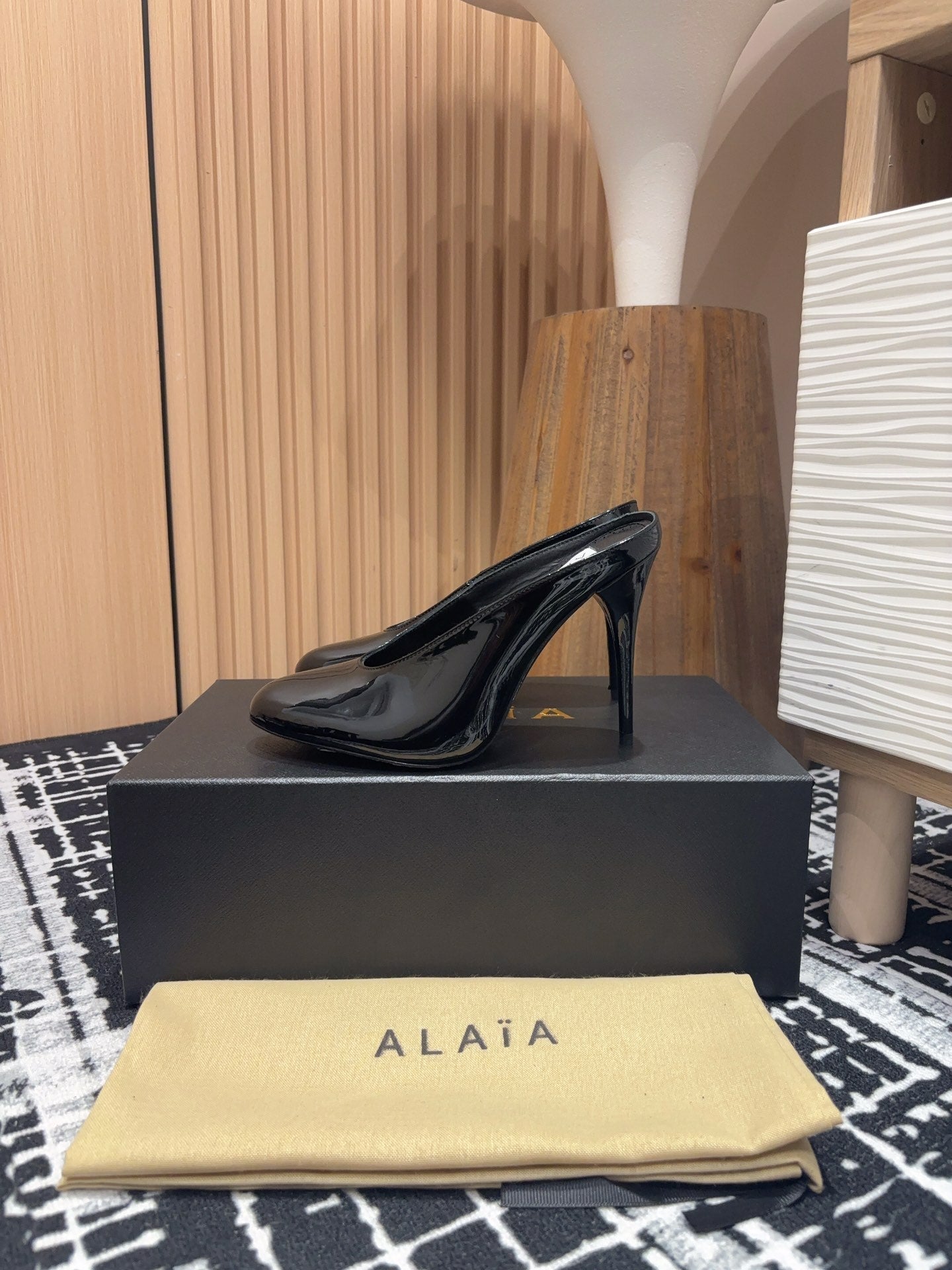 HIGH-HEEL 10 CM MULES IN BLACK PATENT CALFSKIN