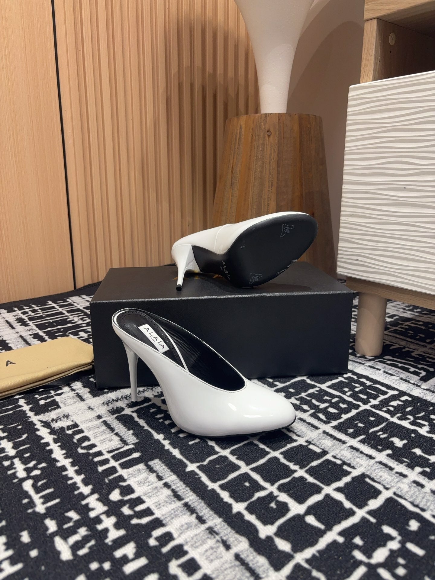 HIGH-HEEL 10 CM MULES IN WHITE PATENT CALFSKIN