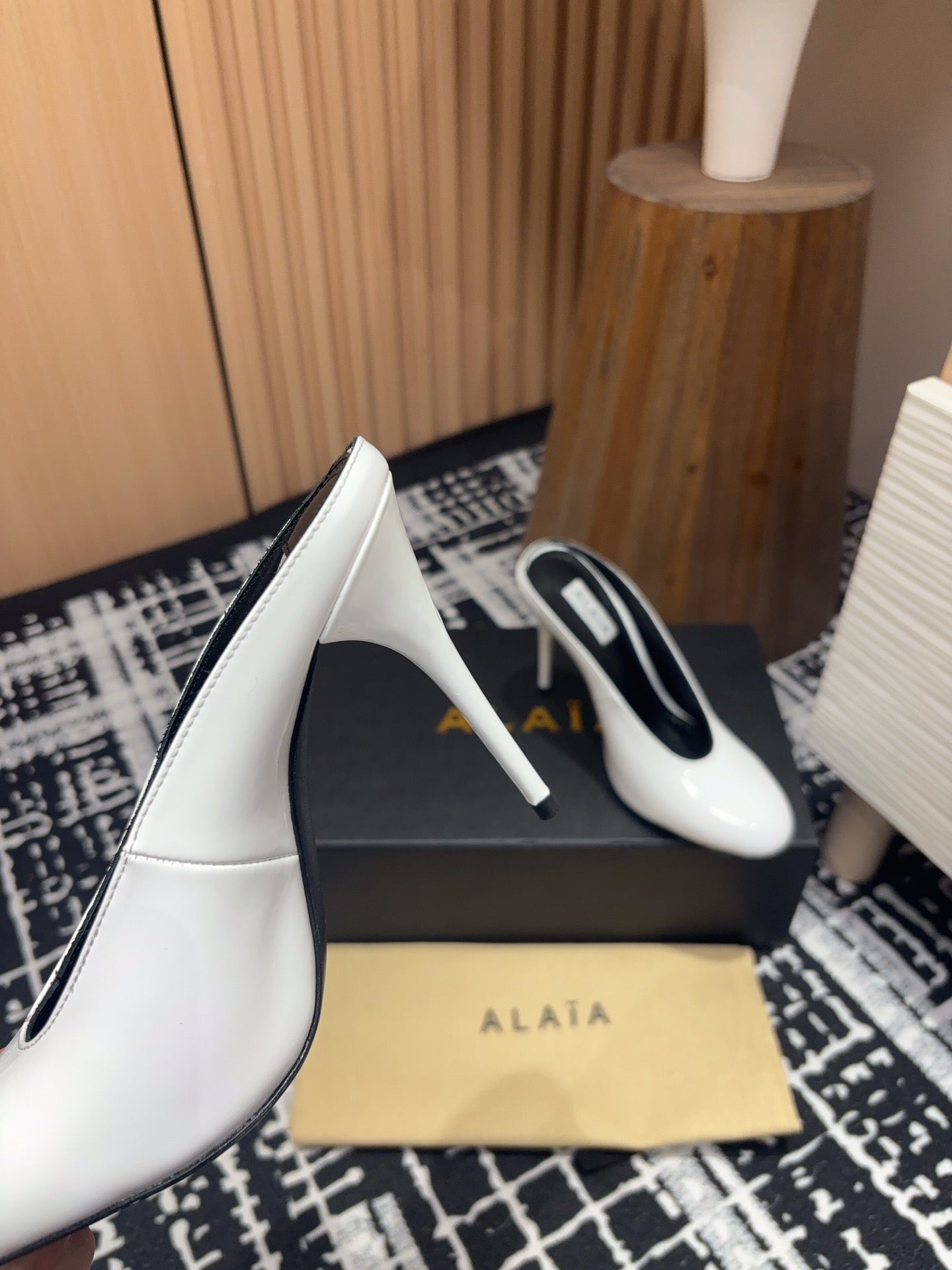 HIGH-HEEL 10 CM MULES IN WHITE PATENT CALFSKIN
