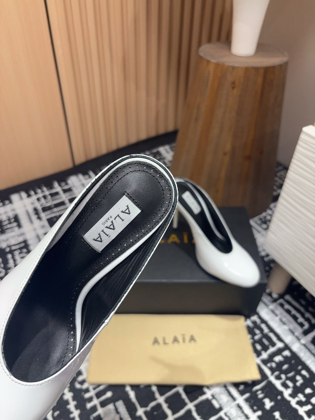 HIGH-HEEL 10 CM MULES IN WHITE PATENT CALFSKIN