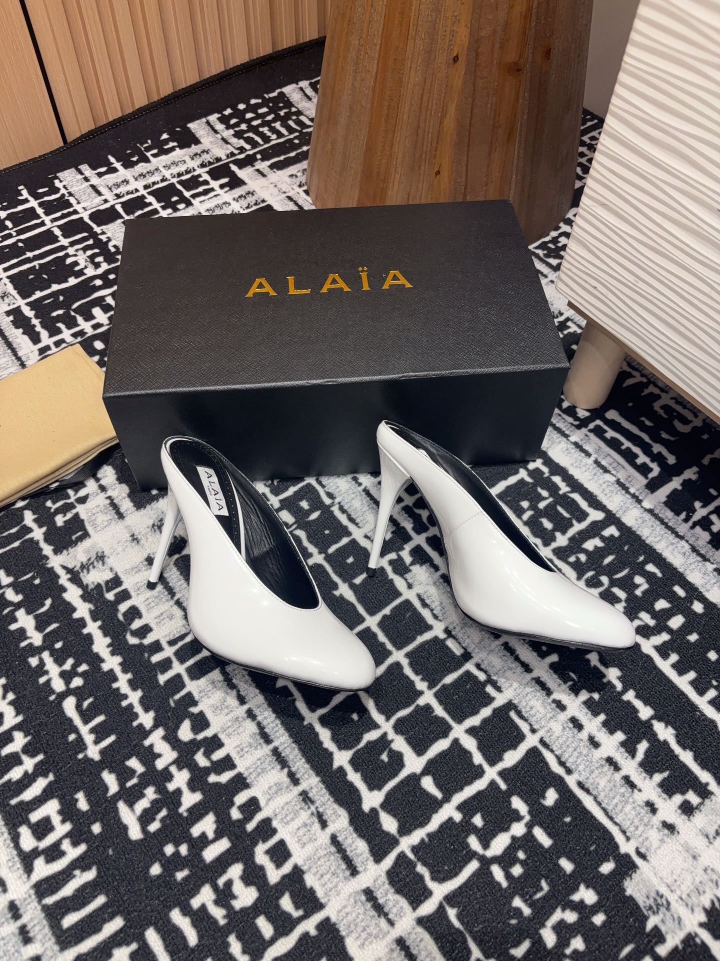 HIGH-HEEL 10 CM MULES IN WHITE PATENT CALFSKIN