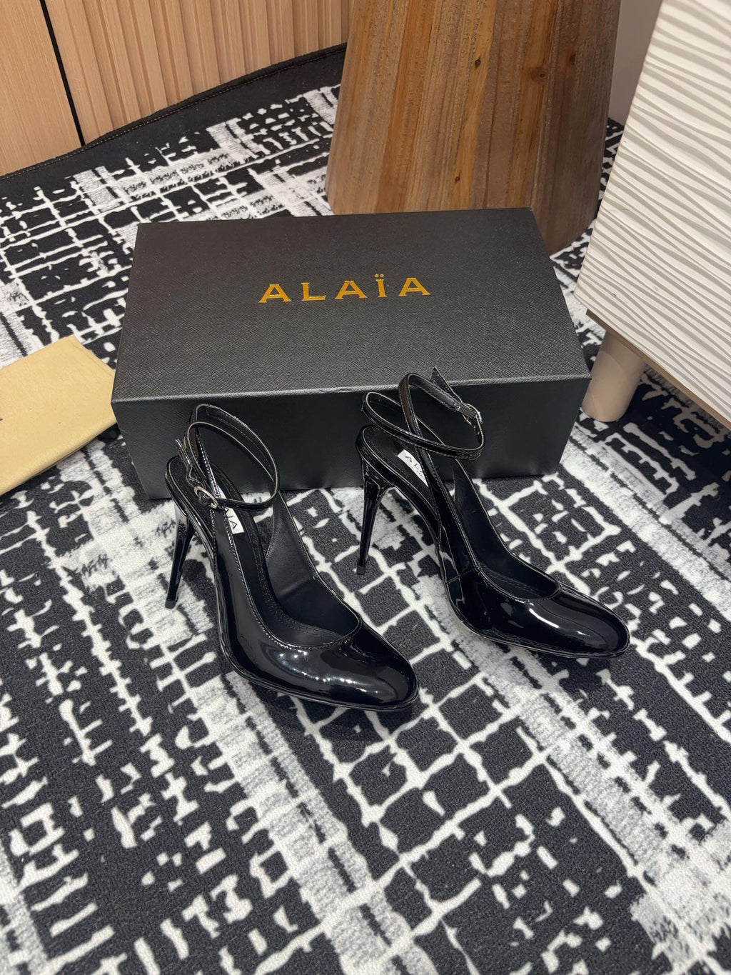 SLINGBACK HEEL 10 CM IN BLACK PATENT CALFSKIN