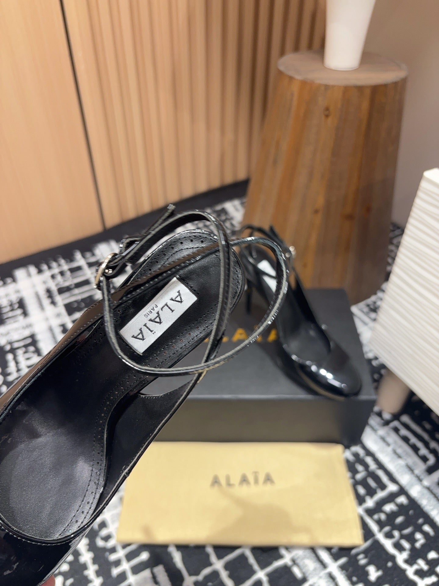 SLINGBACK HEEL 10 CM IN BLACK PATENT CALFSKIN