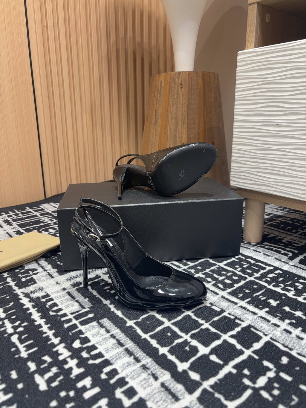 SLINGBACK HEEL 10 CM IN BLACK PATENT CALFSKIN