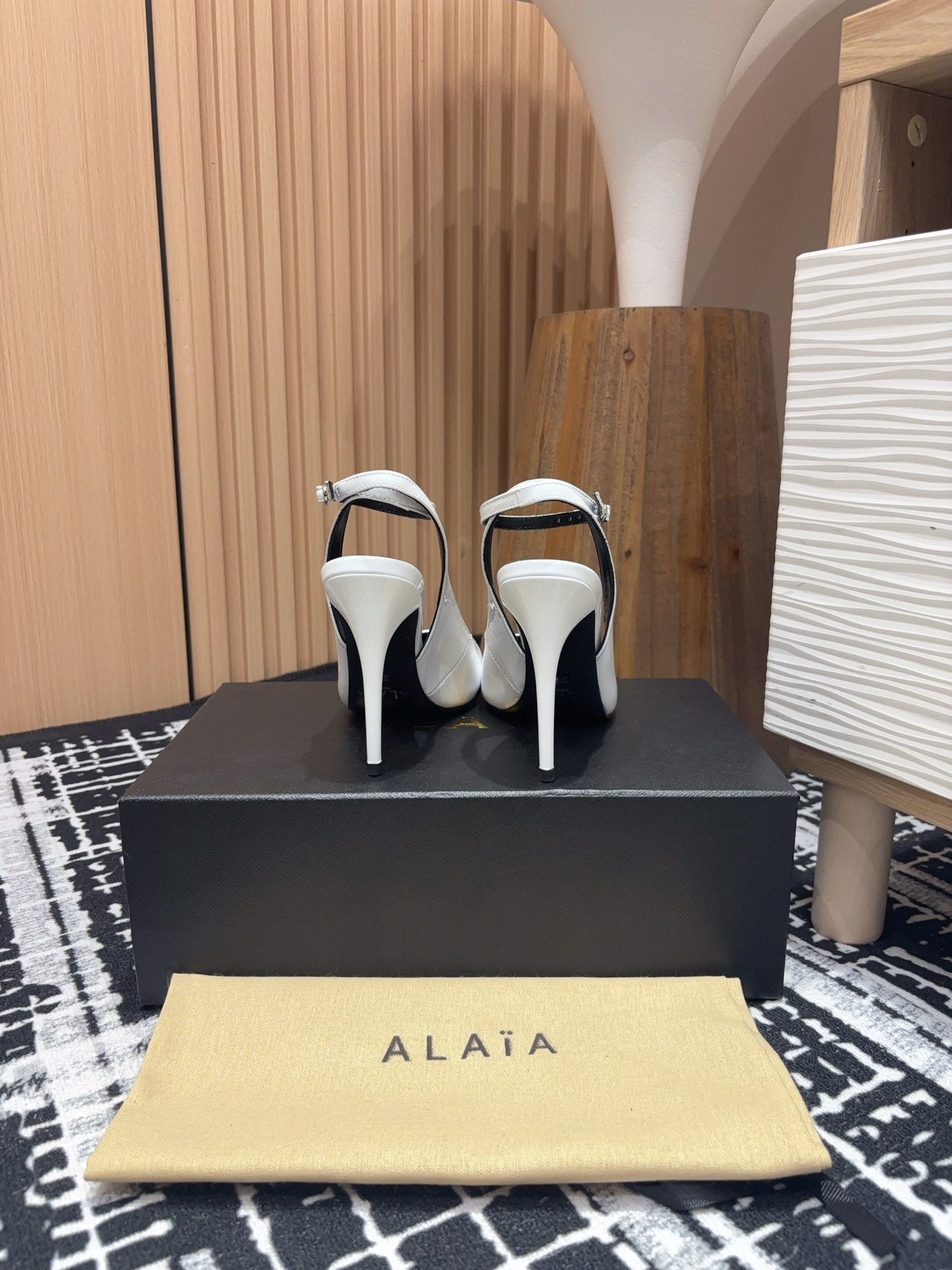 SLINGBACK HEEL 10 CM IN WHITE PATENT CALFSKIN