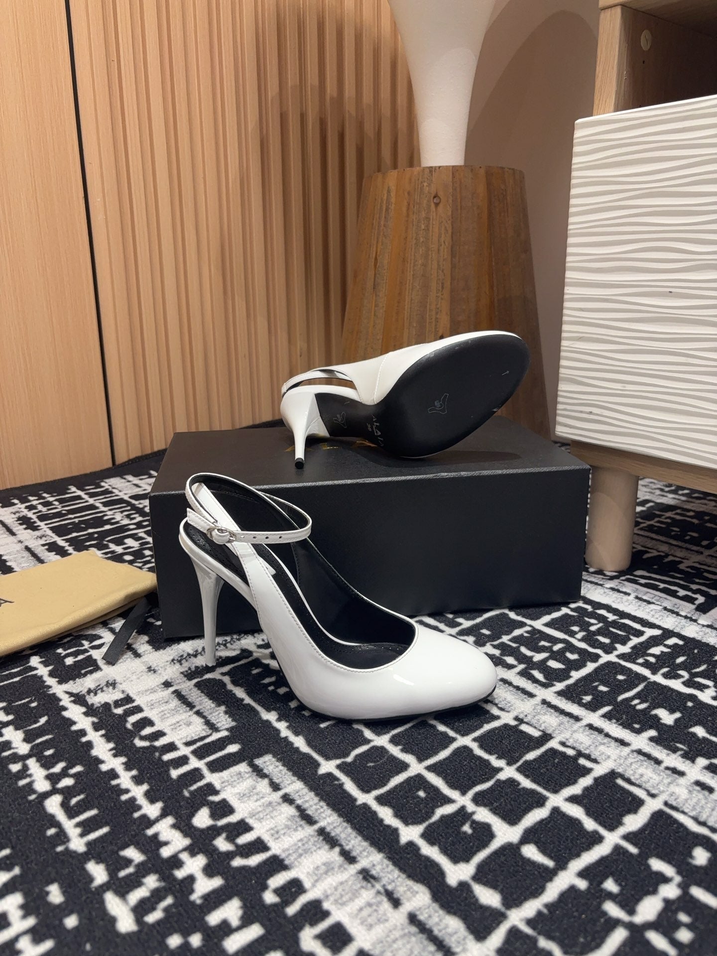 SLINGBACK HEEL 10 CM IN WHITE PATENT CALFSKIN