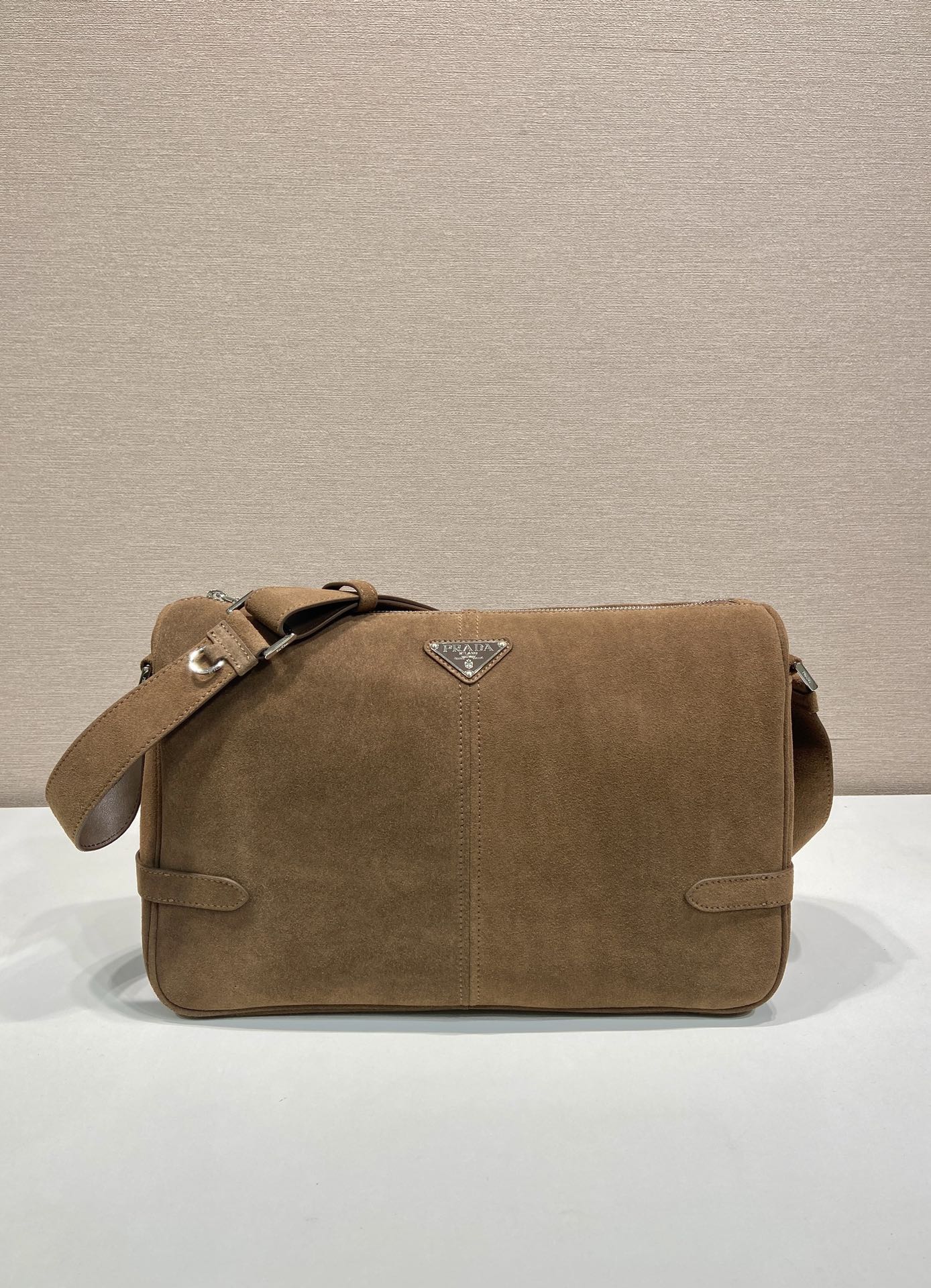 HOBO BAG 35 IN GINGERBREAD SUEDE SILVER LOGO