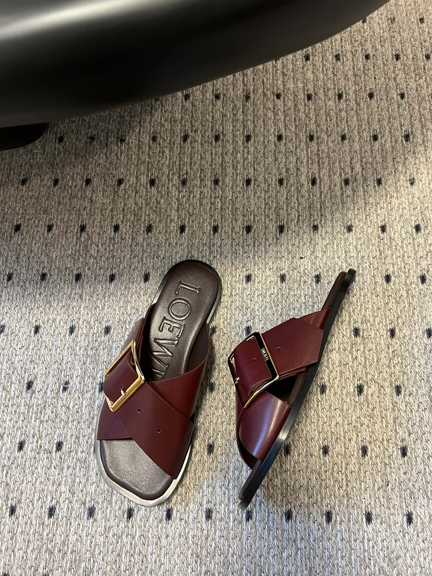 PETAL BELT FLAT SANDAL IN SANGRIA RED CALFSKIN