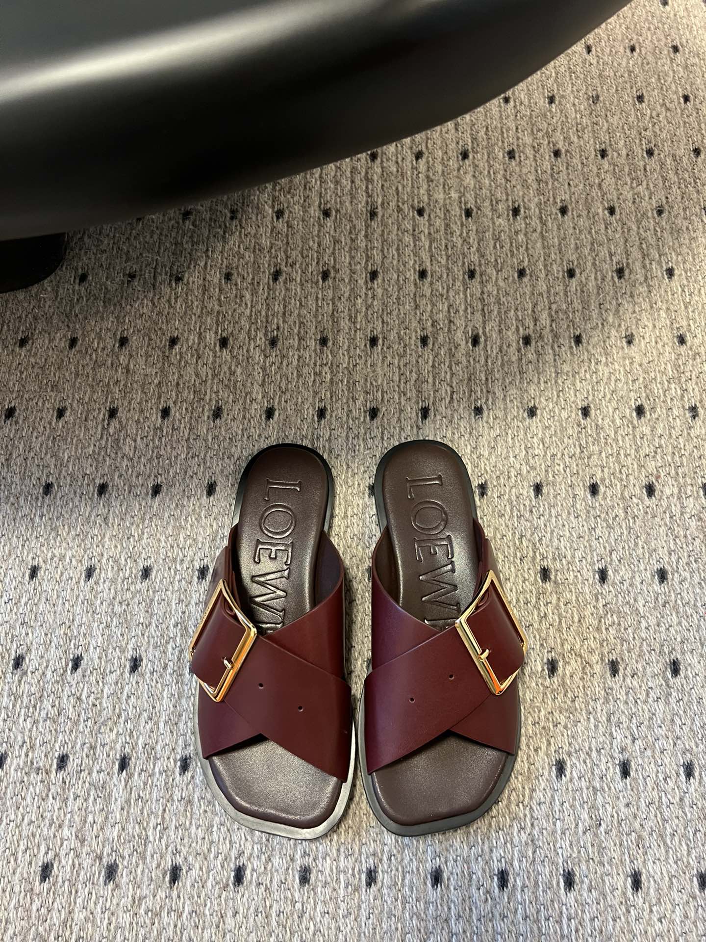 PETAL BELT FLAT SANDAL IN SANGRIA RED CALFSKIN