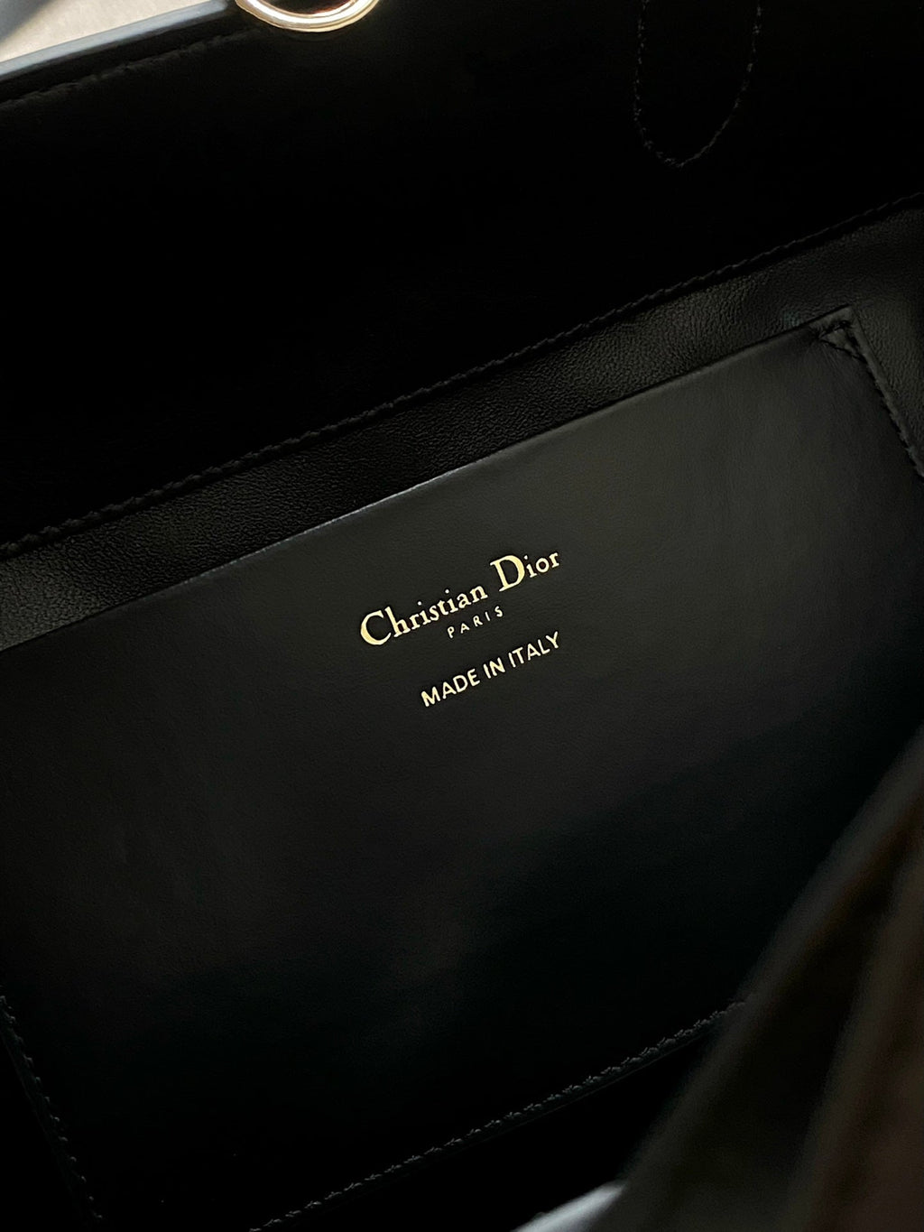 MEDIUM TOUJOURS BUCKET BAG 22 IN BLACK CANNAGE CALFSKIN