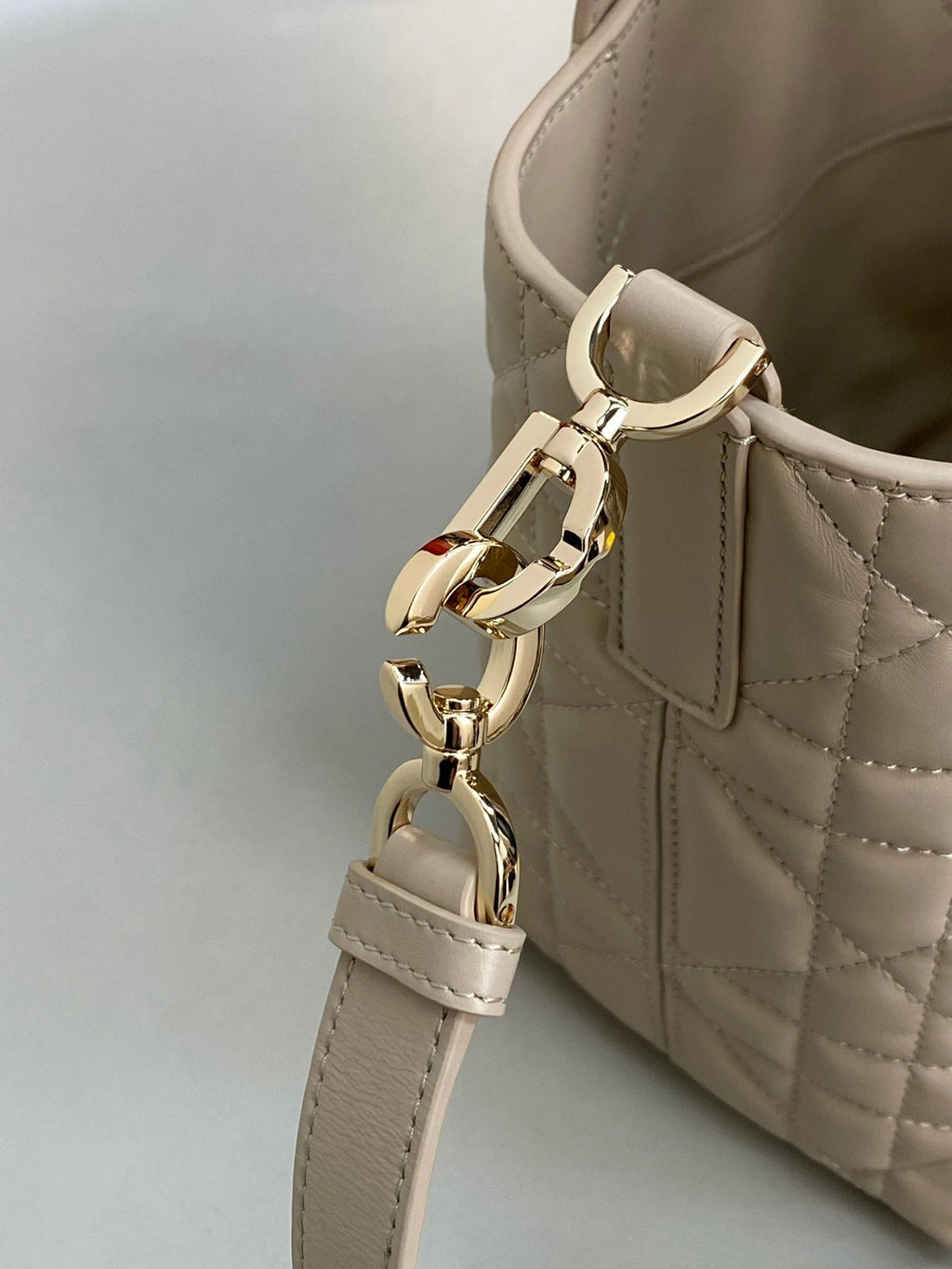 MINI TOUJOURS BUCKET BAG 18 IN BEIGE CANNAGE CALFSKIN