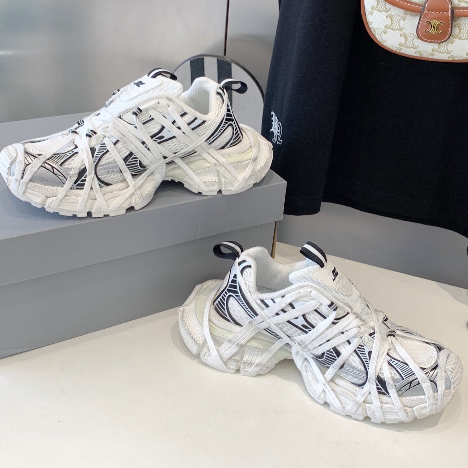 3XL EXTREME LACE SNEAKER WHITE AND SILVER