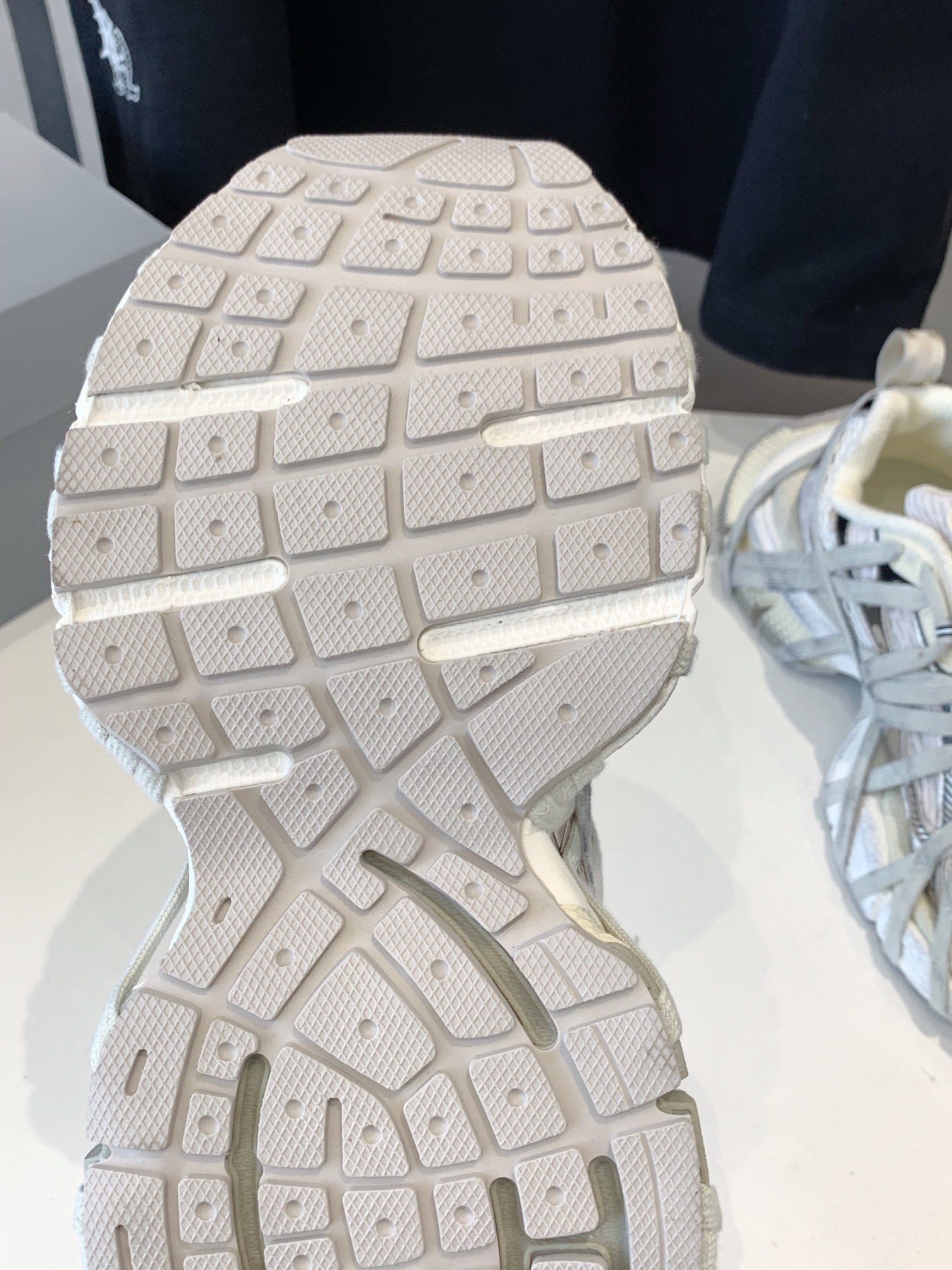 3XL EXTREME LACE SNEAKER BEIGE AND GRAY