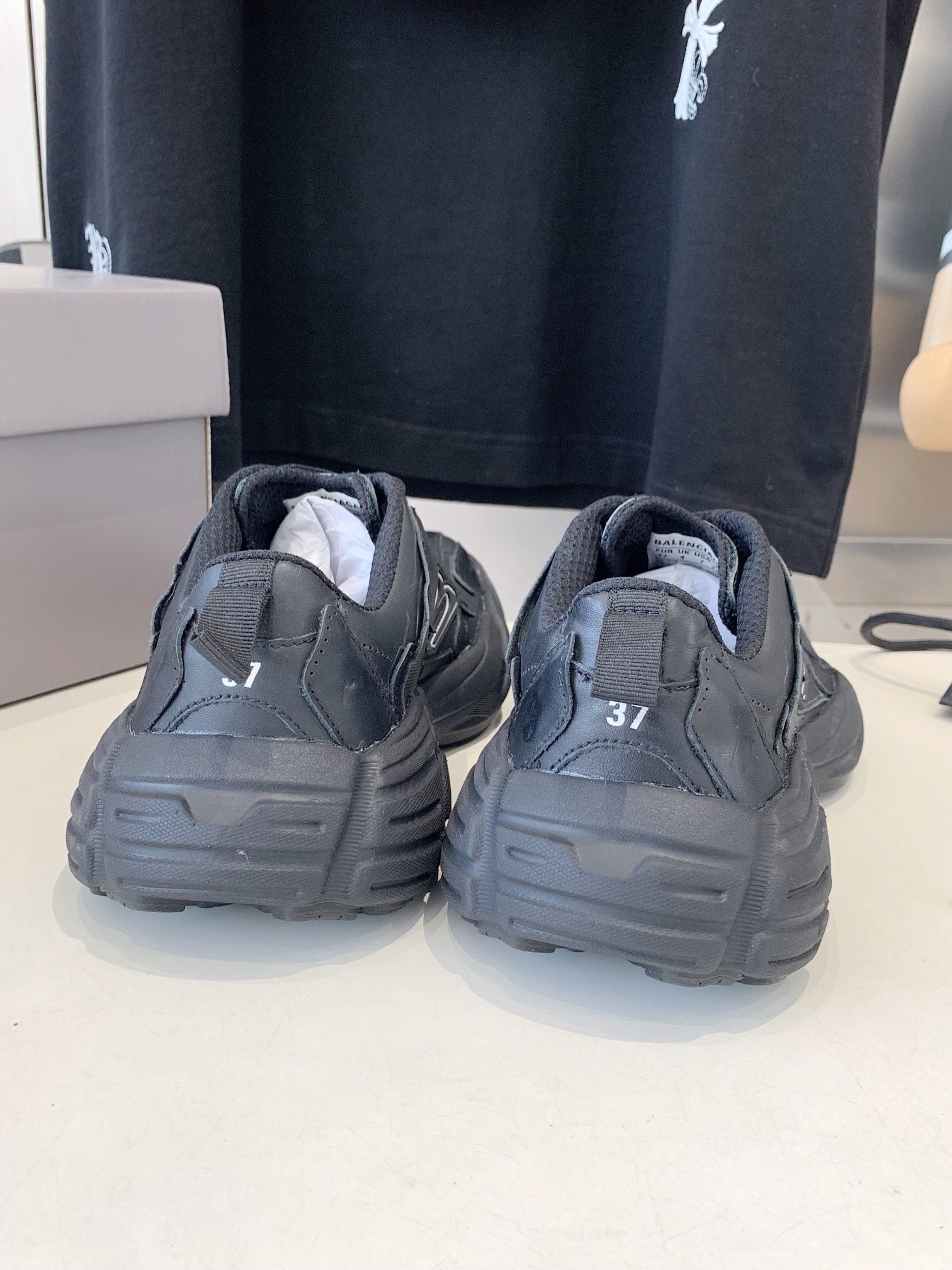 MONDAY SHOE IN BLACK COWSKIN AND POLYESTER