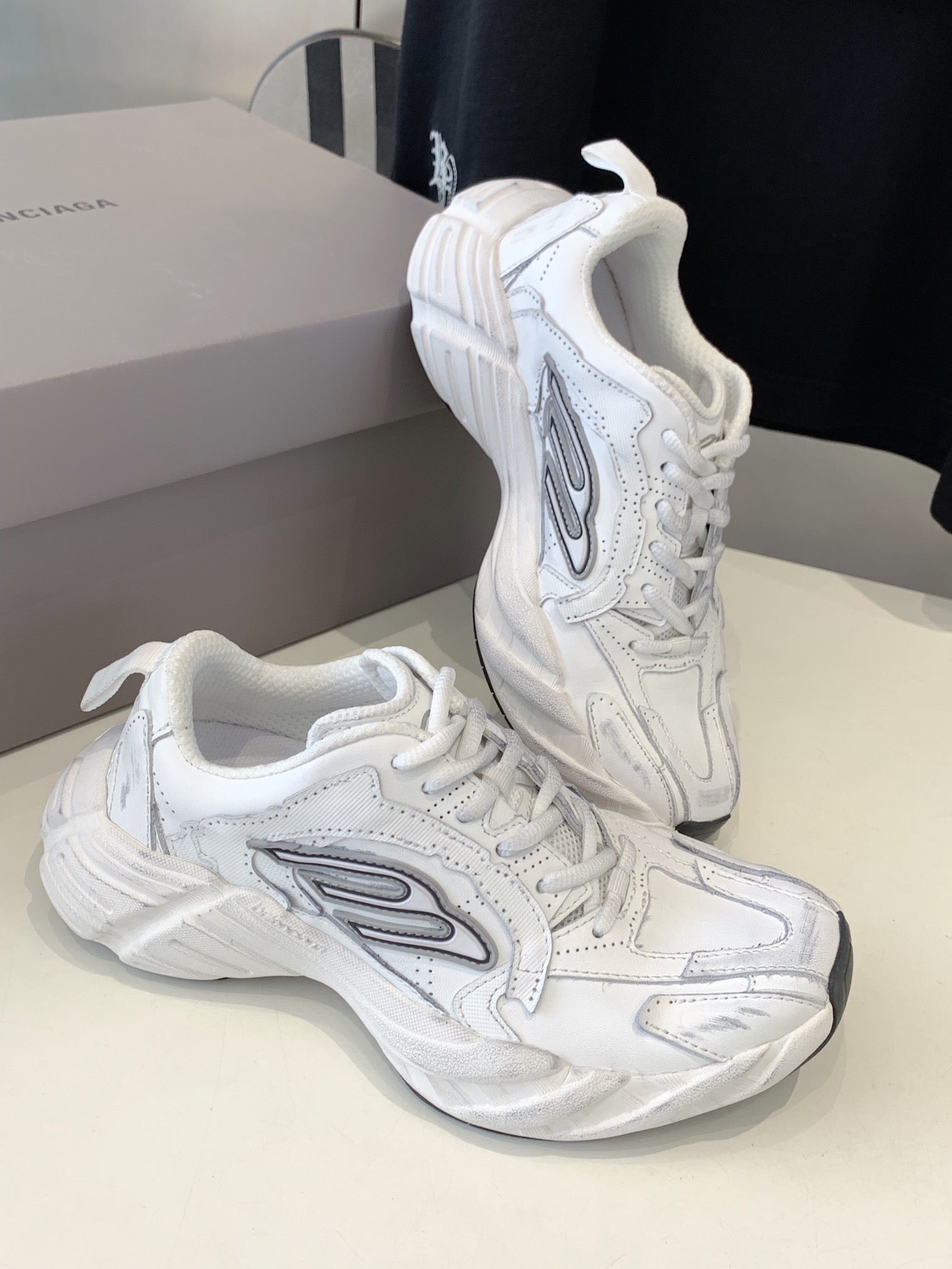 MONDAY SHOE IN WHITE COWSKIN AND POLYESTER