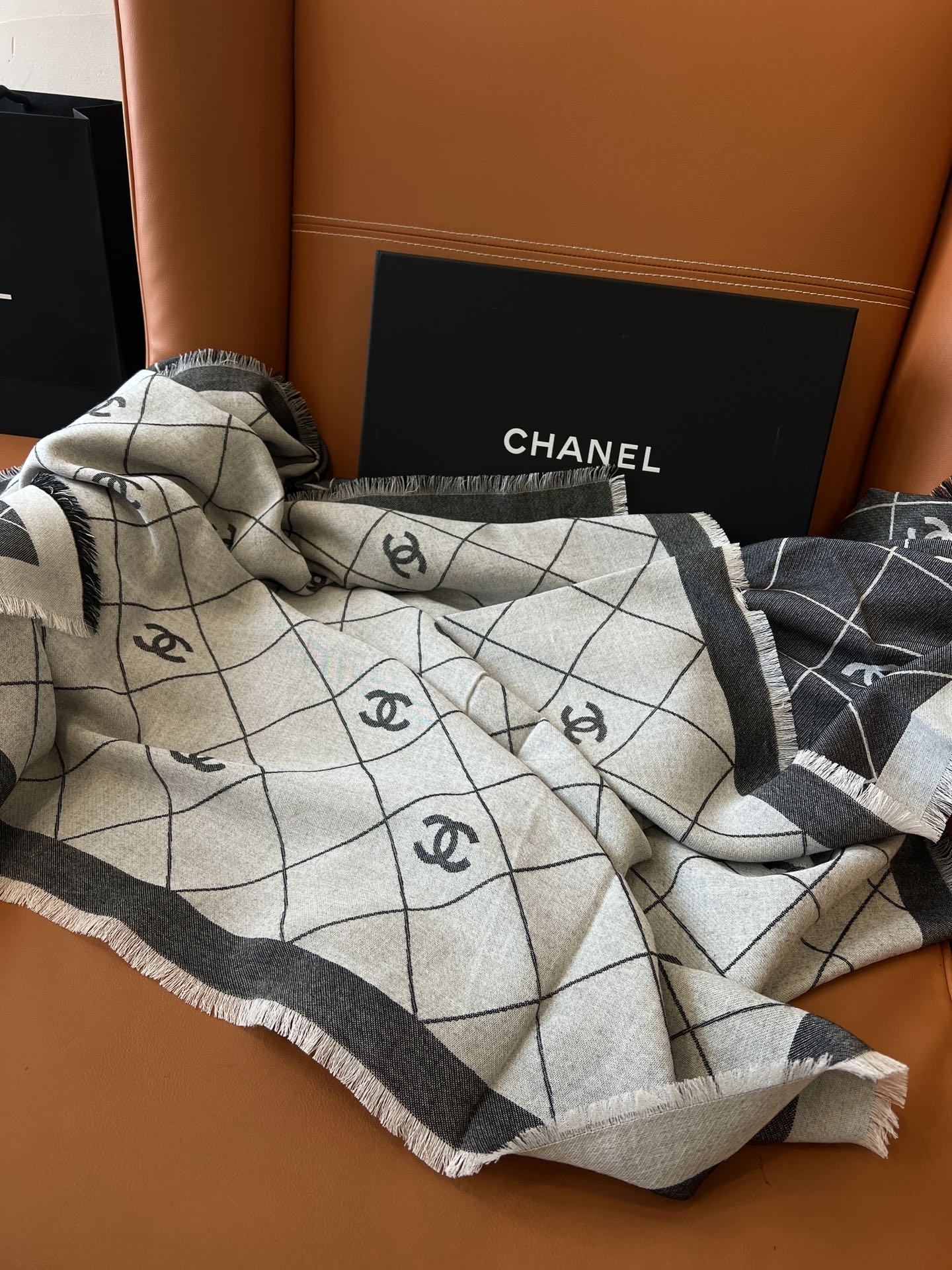 CHANEL 25S SCARF 140 IN WOOL SILK 700810