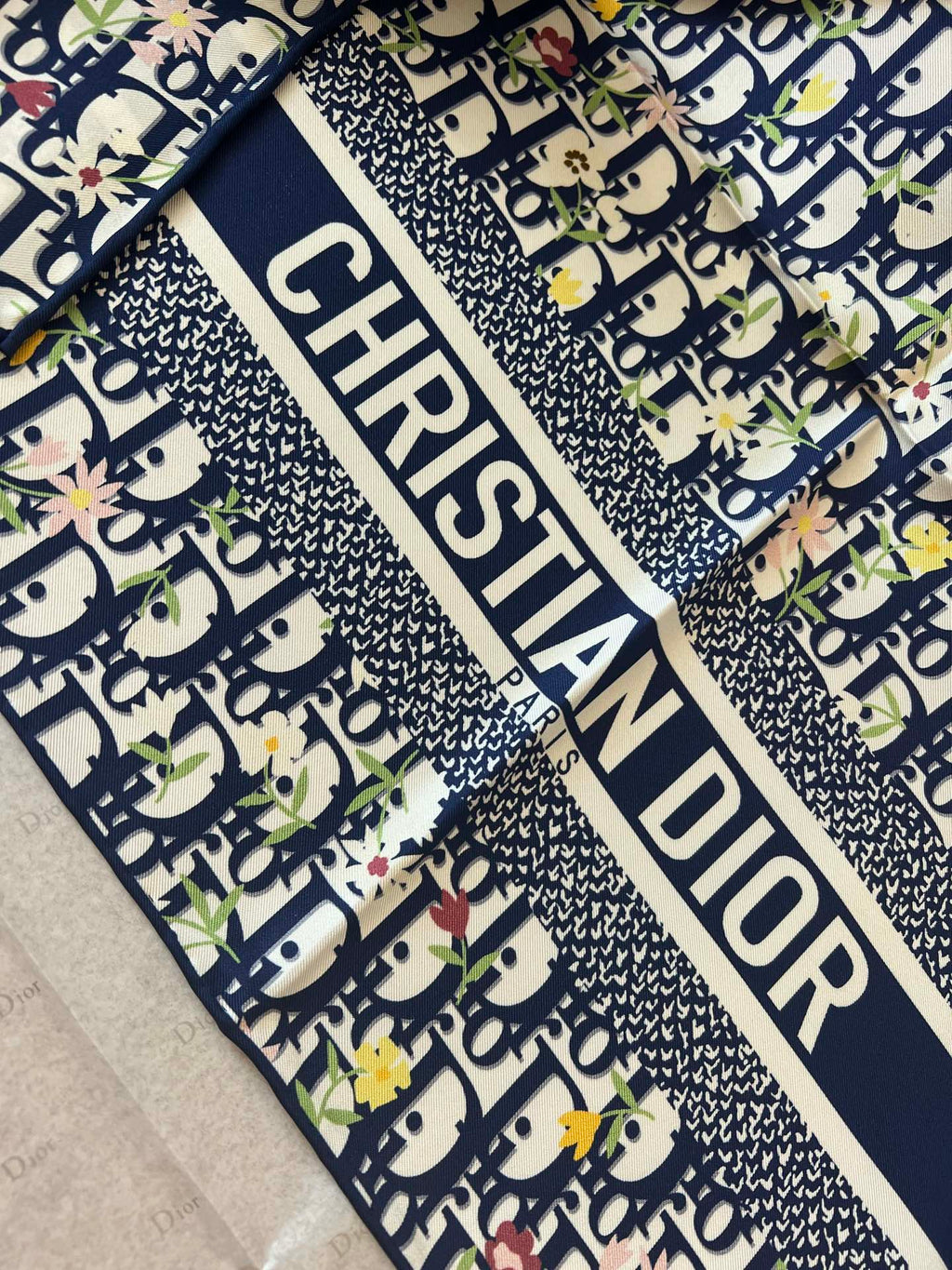 DIOR SCARF 90 CM IN SILK 600340