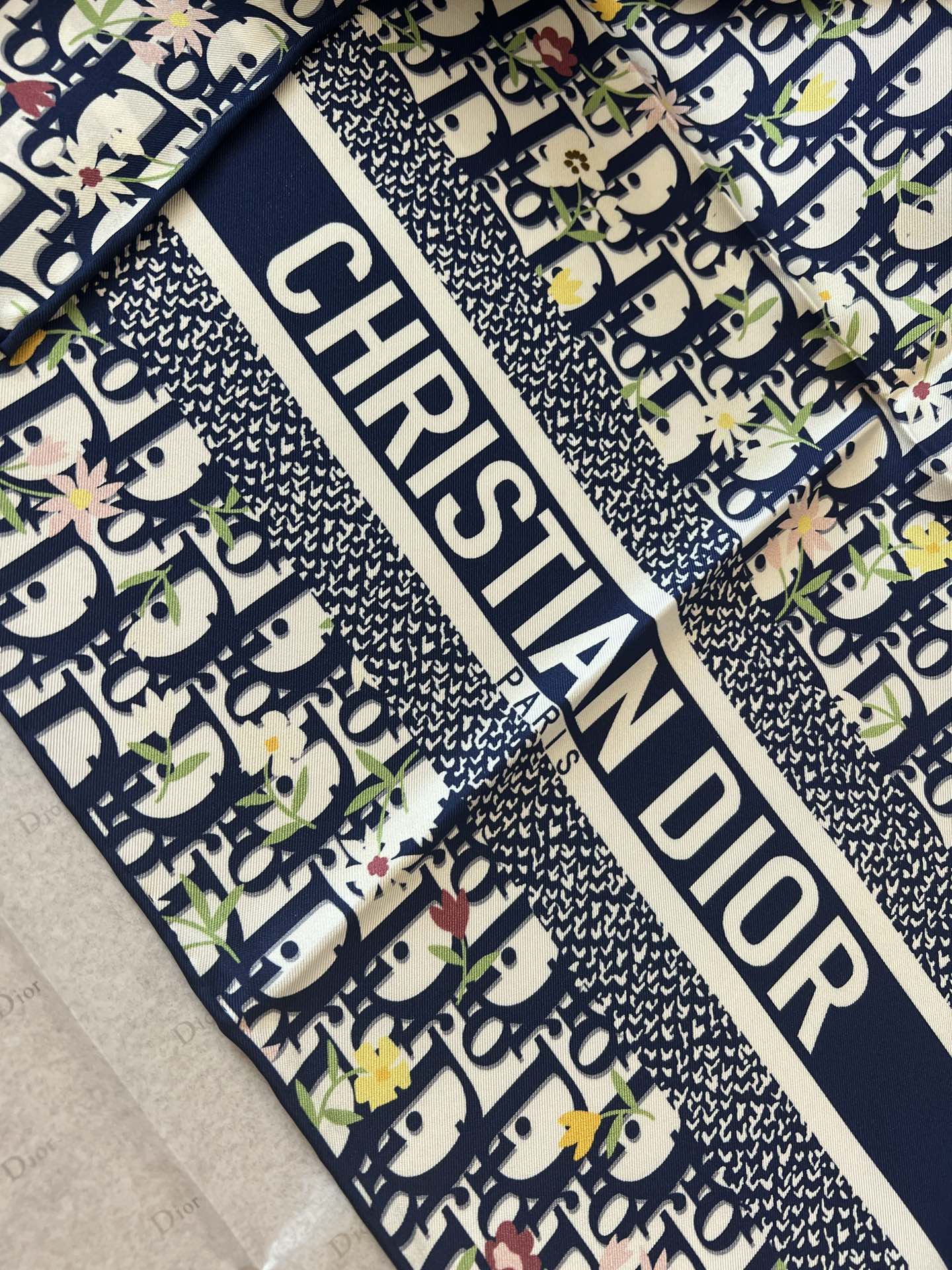 DIOR SCARF 90 CM IN SILK 600340