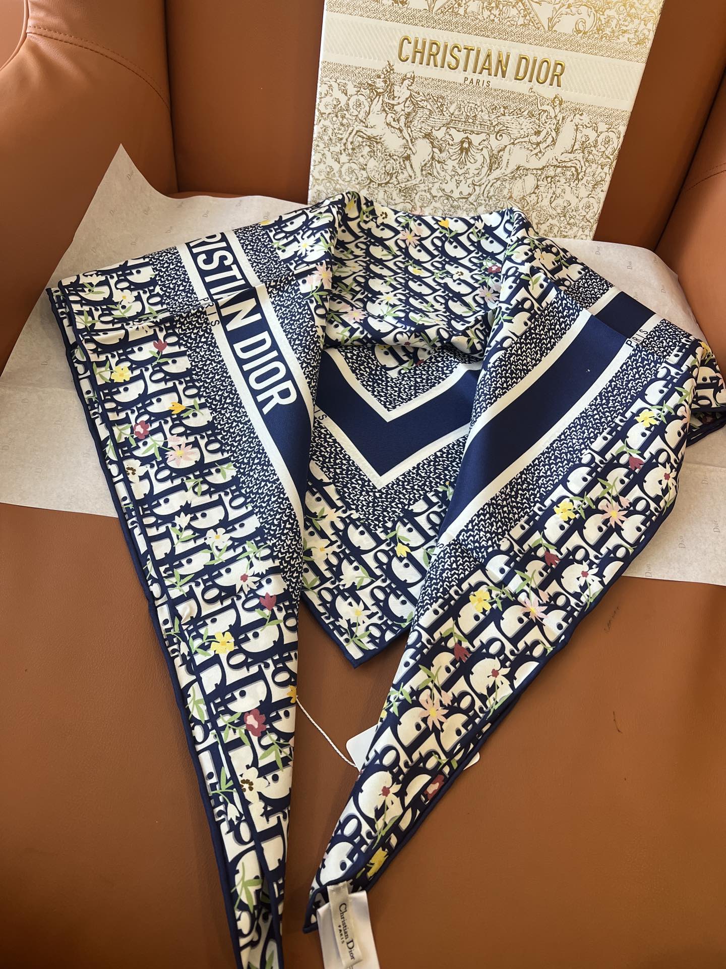 DIOR SCARF 90 CM IN SILK 600340