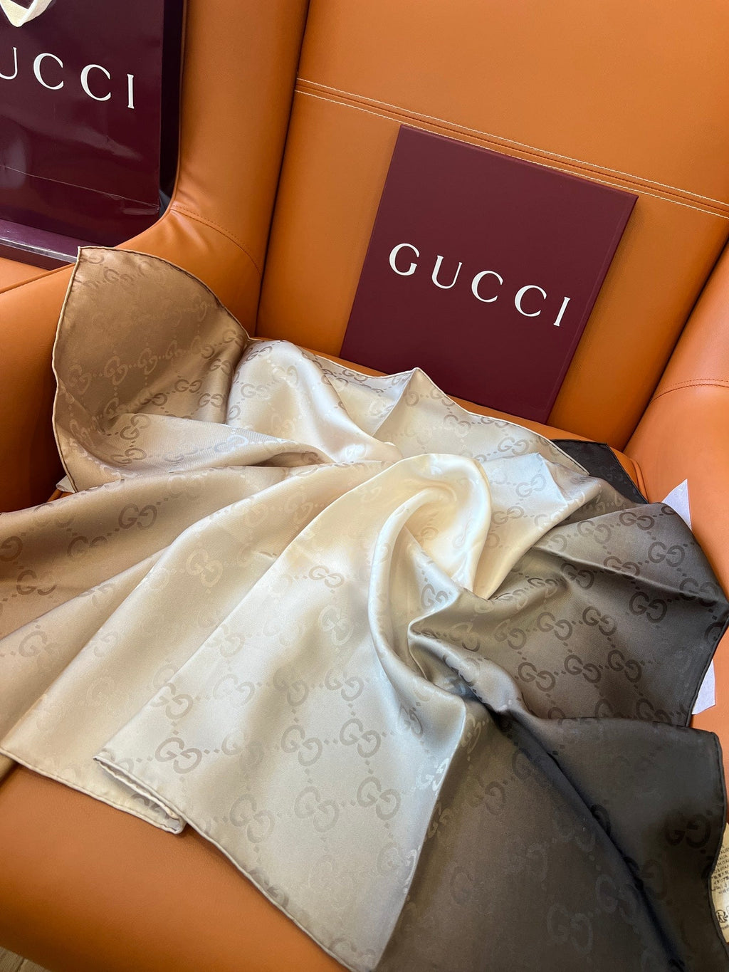 GUCCI 25S SCARF 90 IN SILK 600369